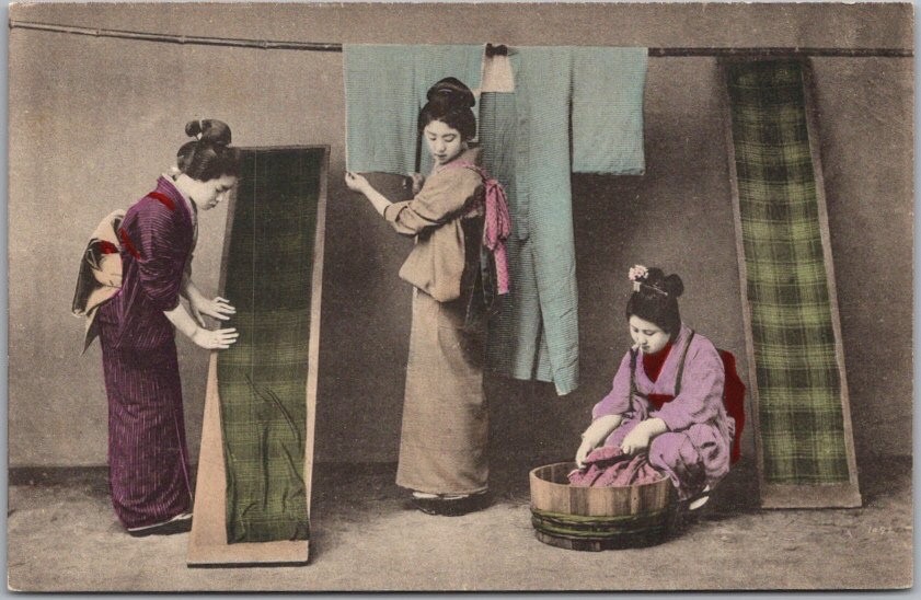 Vintage 1910s JAPAN Postcard Three Young Women in Kimonos Doing Laundry / Unused