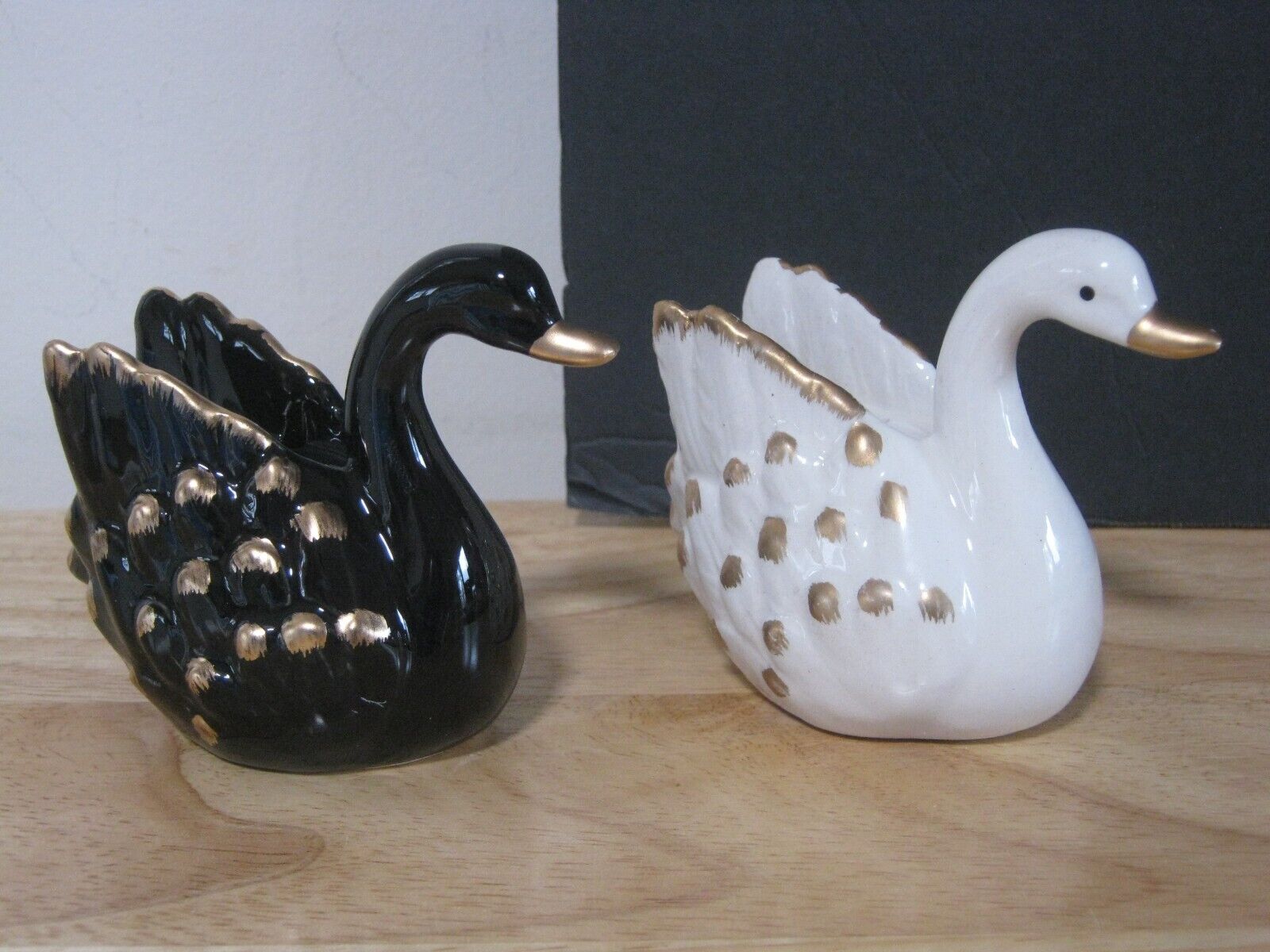 Black & White Swan Salt & Pepper Shaker Set