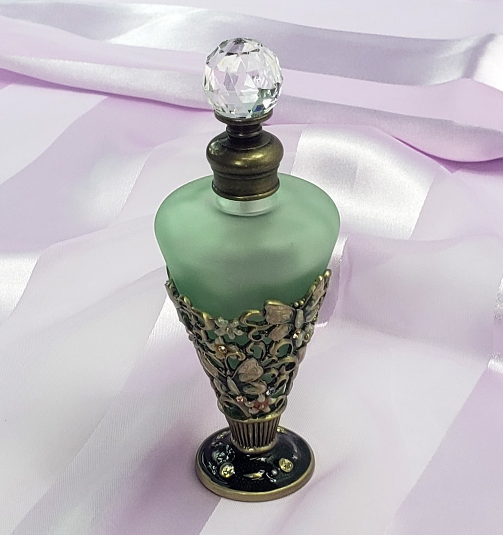 Retro Vintage Style Perfume Bottle Metal Glass with Metal Perfume Dauber - GM329