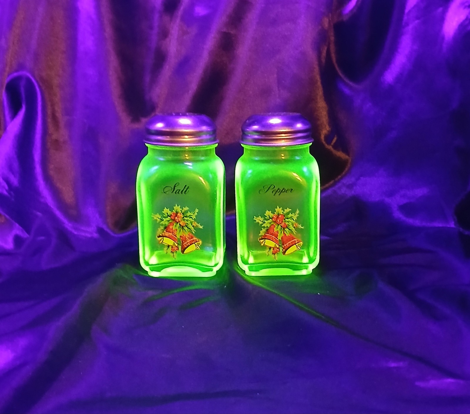 Vtg. Pair of Mosser Vaseline Glass Holiday Salt and Pepper Shaker Set Vtg. Pair of Mosser Vaseline Glass Holiday Salt and Pepper Shaker Set