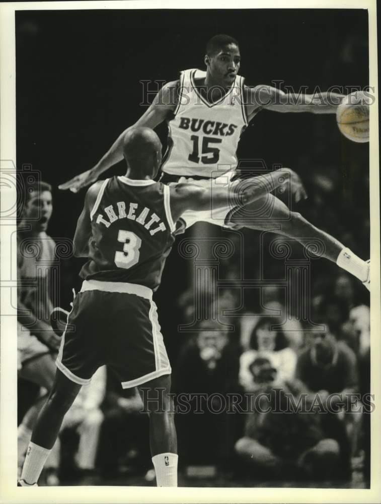 1991 Press Photo Bucks basketball\'s Lester Conner is on top of things 1991 Press Photo Bucks basketball\'s Lester Conner is on top of things
