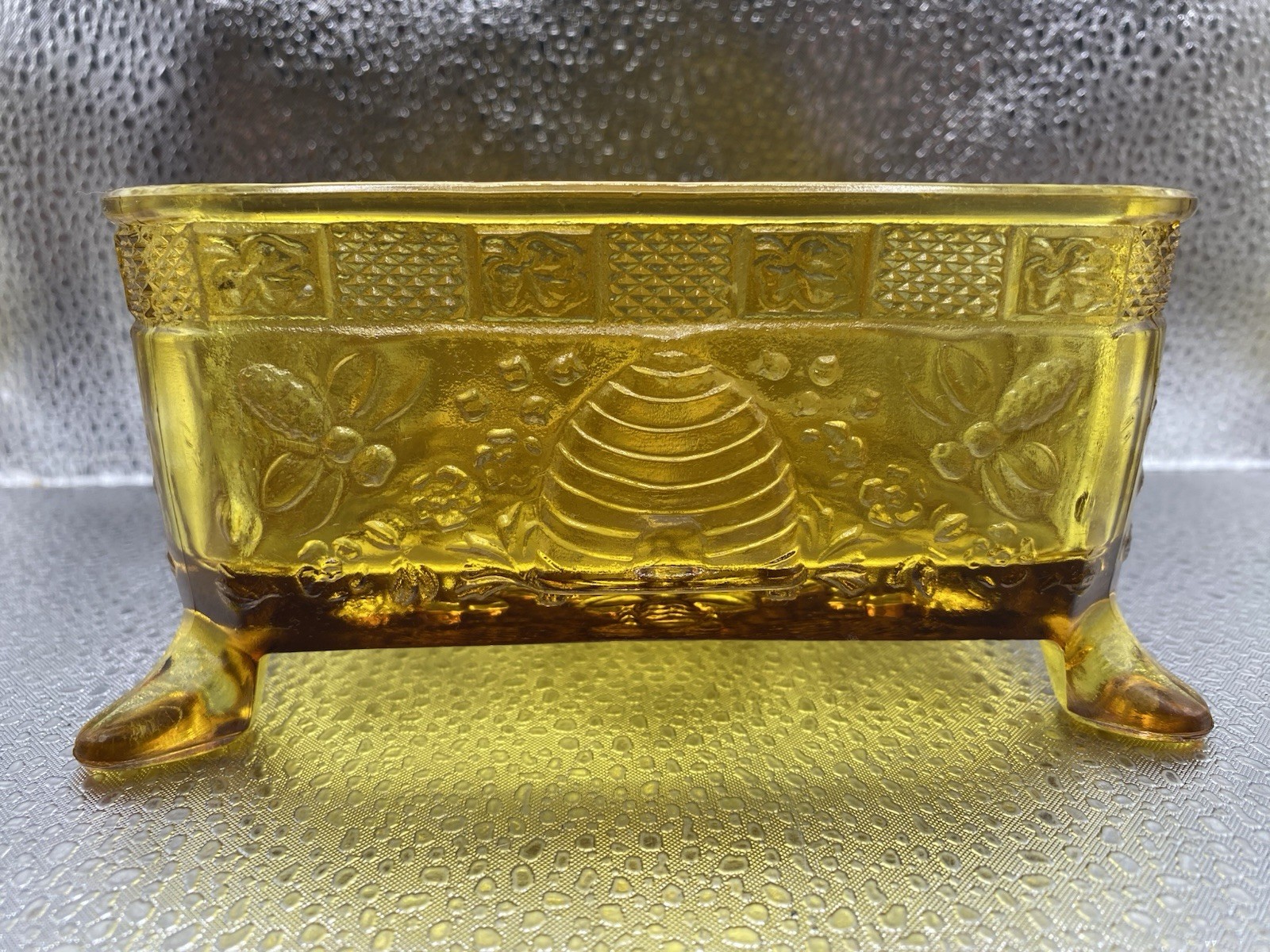 RARE Hard To Find Vintage FLARE SPLAY FOOTED Tiara Indiana Amber Honey Bee Box