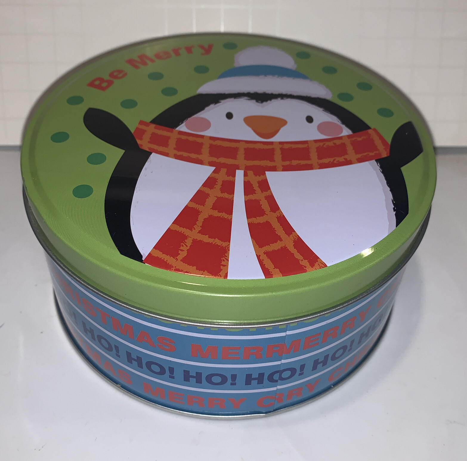 Seasonal Packaging Holiday Christmas Penguin Cookie Tin 6” Round New