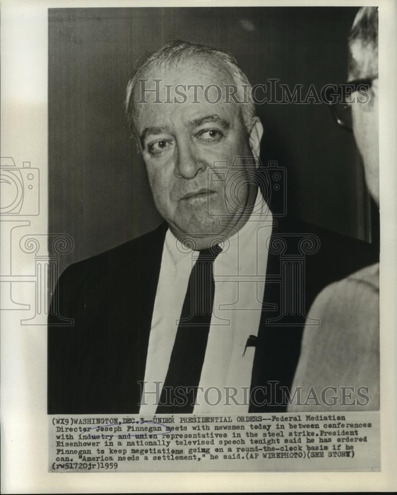 1959 Press Photo Steel strike mediator Joseph Finnegan meet with newsmen 1959 Press Photo Steel strike mediator Joseph Finnegan meet with newsmen