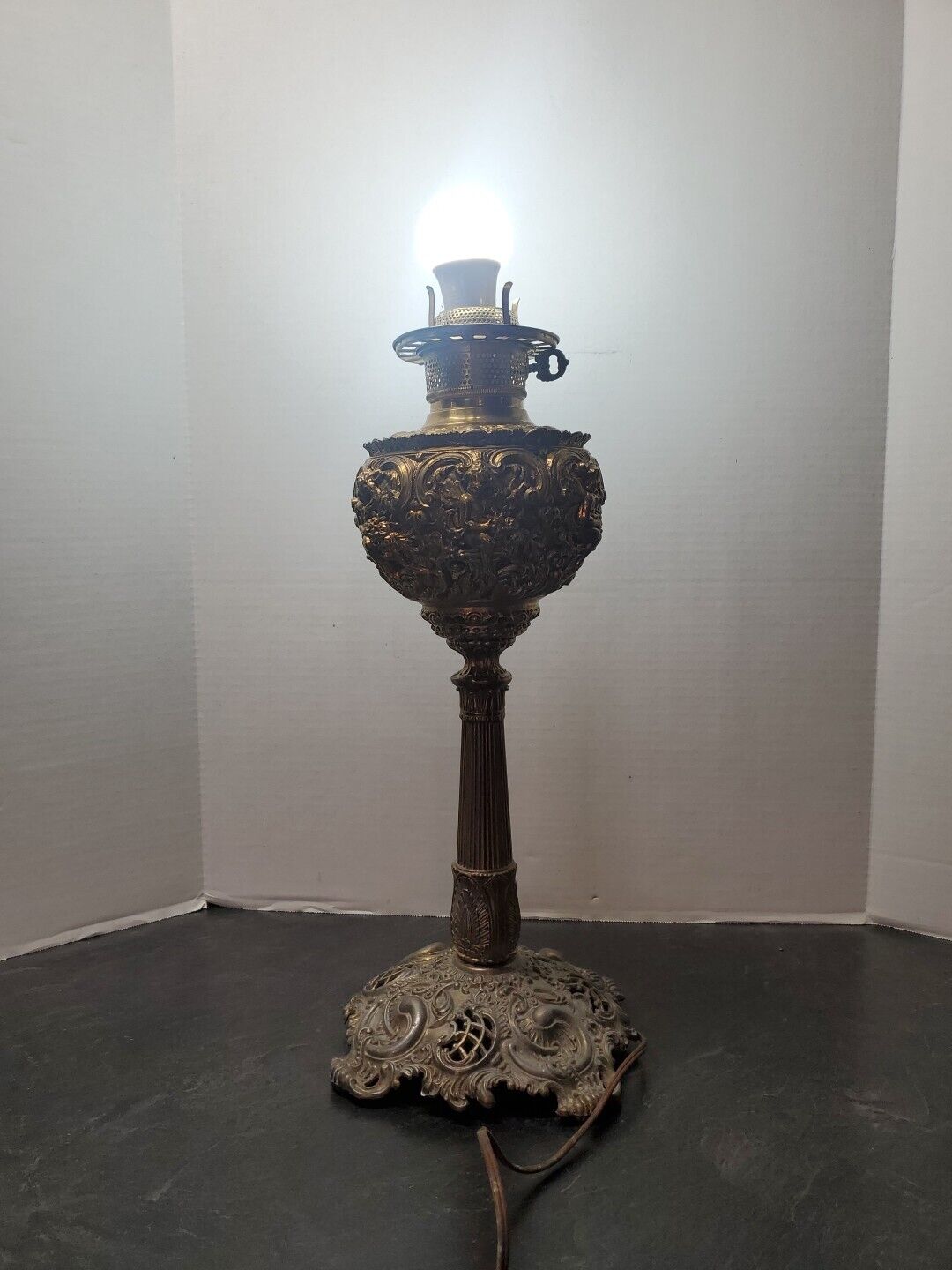Brass Banquet Oil Lamp Converted to Electric Cherub Design S.S.N.Y Vintage