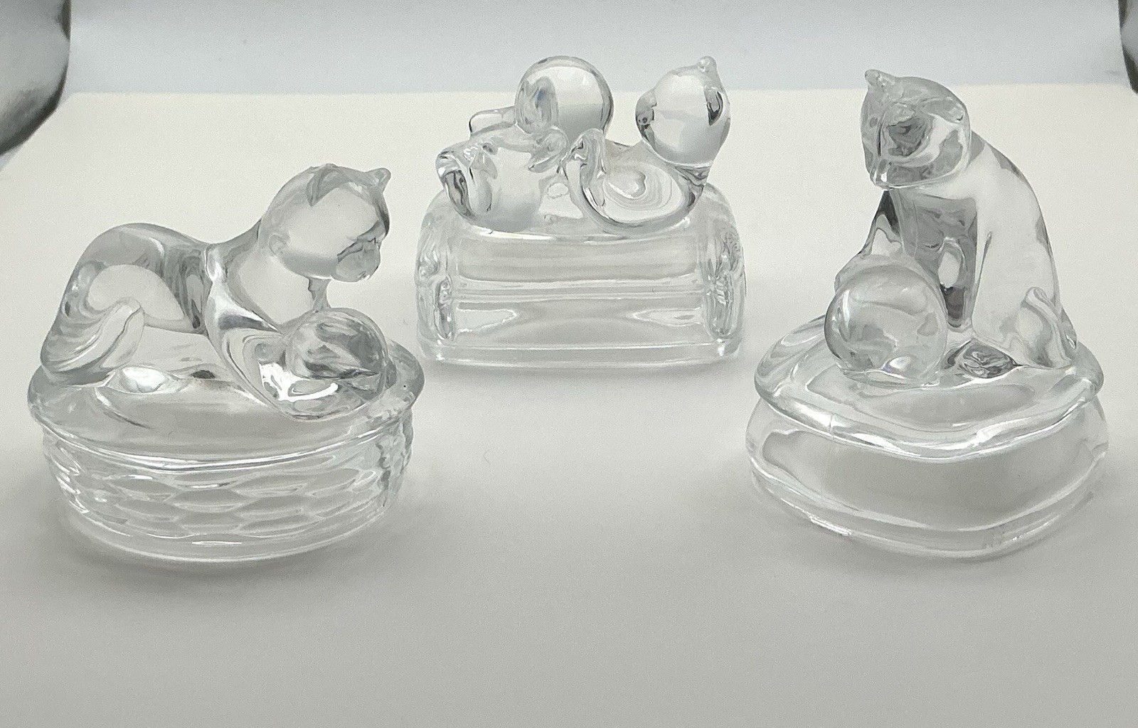 AVON Set of 3 Cat Kitten Figurines 24% Lead Crystal Created in France in 1994-95
