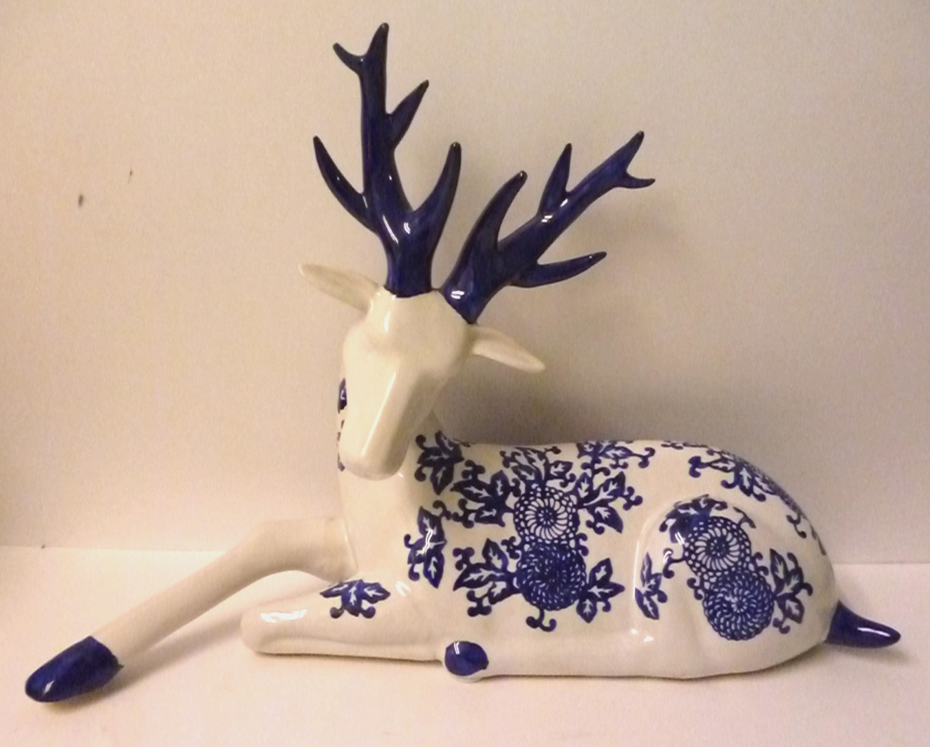 Mikasa home accent blue, white pinwheel ceramic reindeer 16\