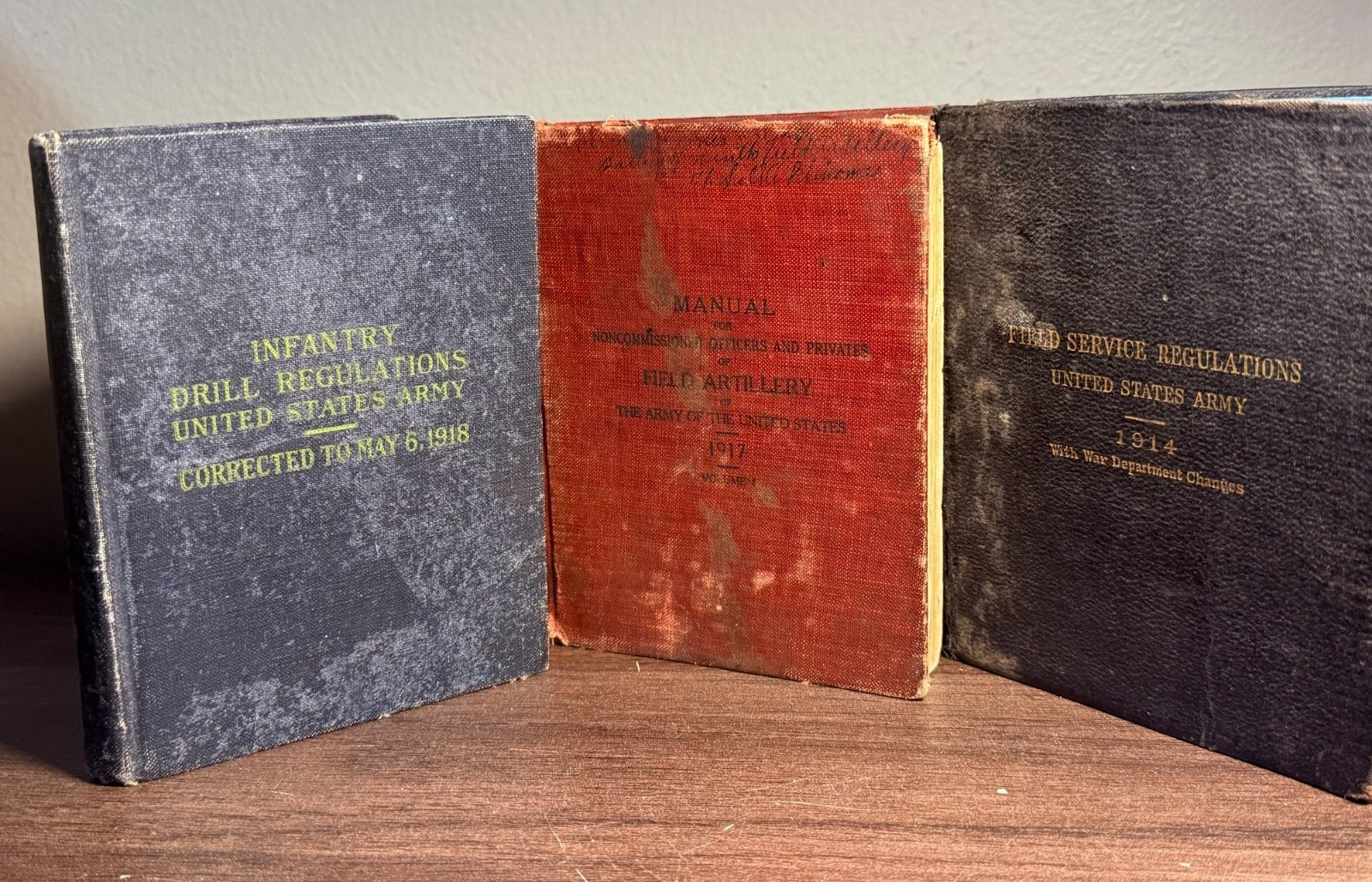 WWl Manual 1914- 1917  INFTRY DRILL, FLD ARTILLERY, FIELD SERV REG. BK SIGNED