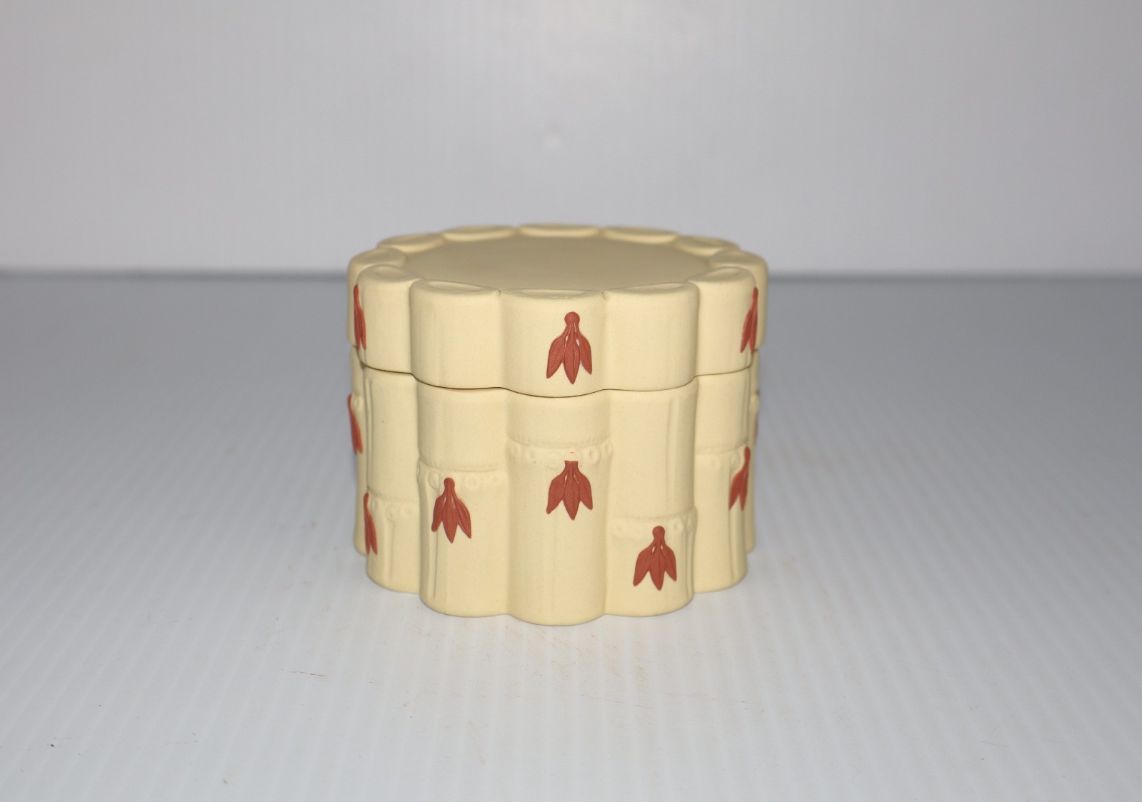 WEDGWOOD JASPERWARE PRIMROSE YELLOW BAMBOO TRINKET BOX