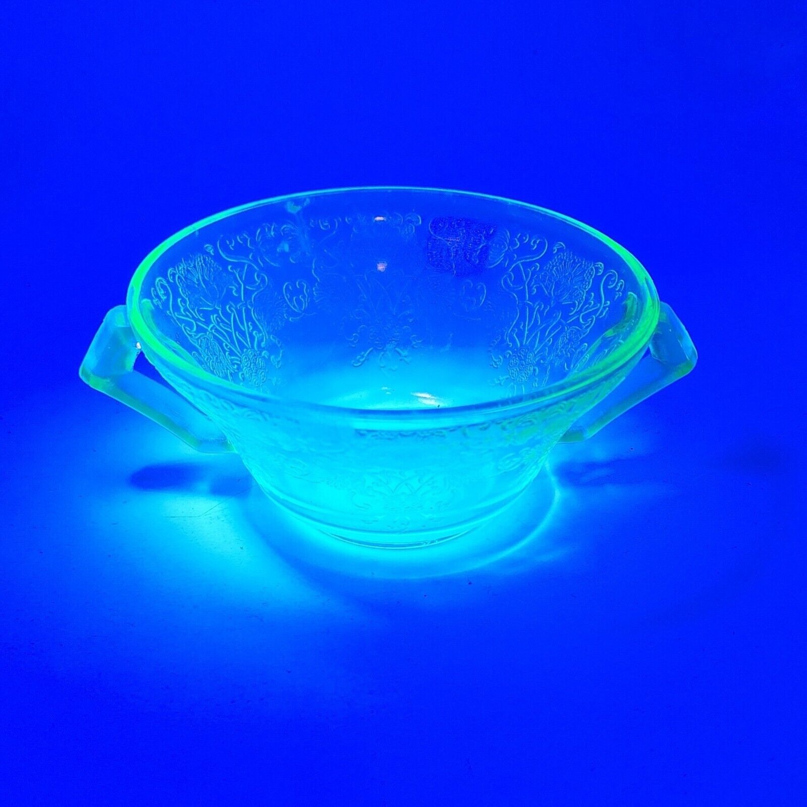Hazel Atlas Green Uranium Glass Florentine Poppy #2 Double Handle Soup Bowl USA