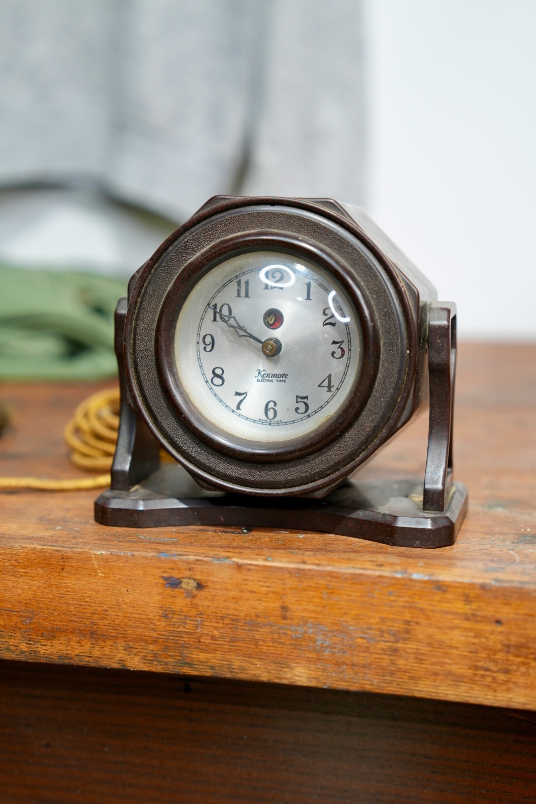 Vintage Kenmore Electric Clock Bakelite 1930's Desktop Antique Stand