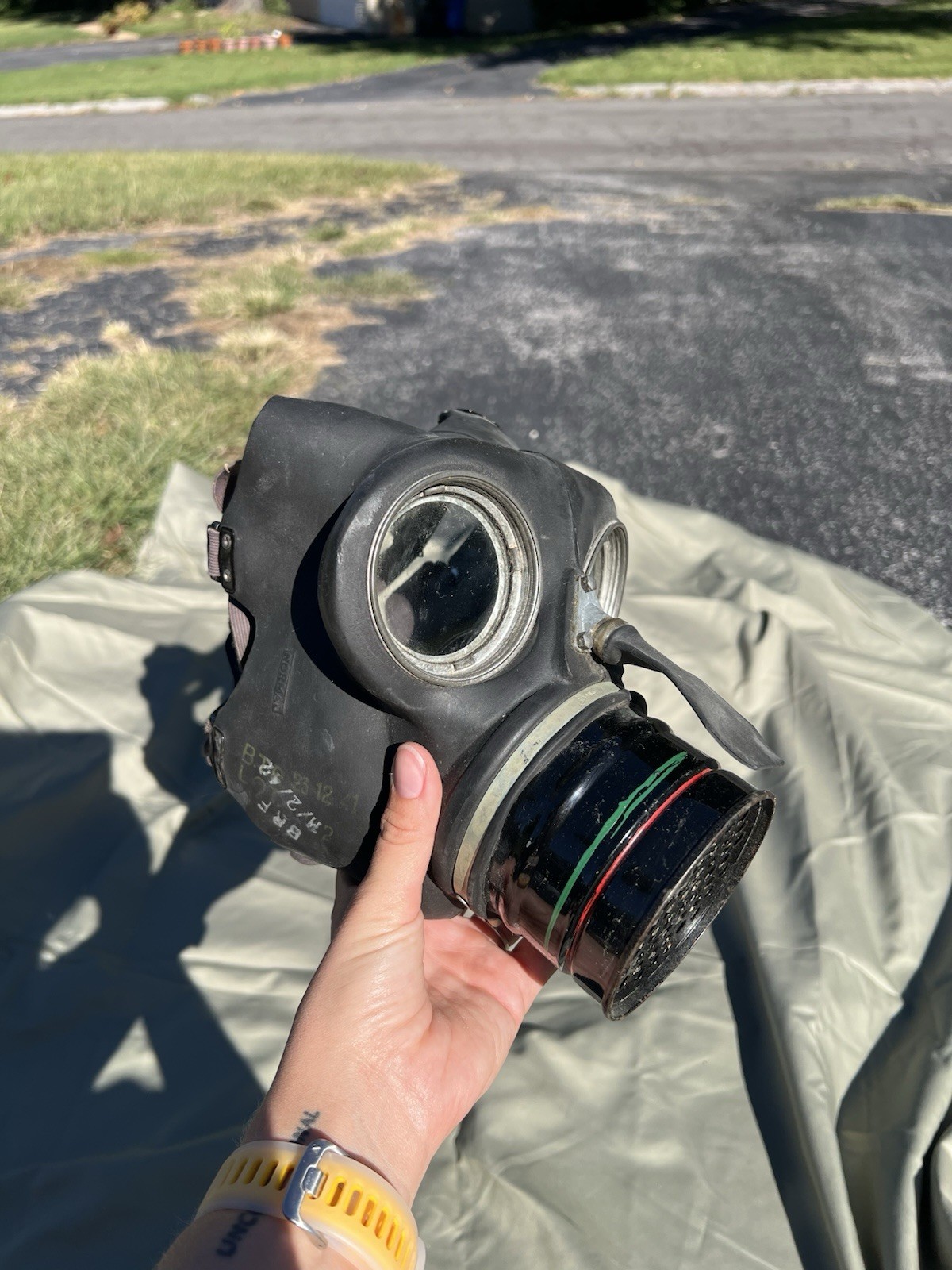 WW2 GAS MASK WITH STRAPS
