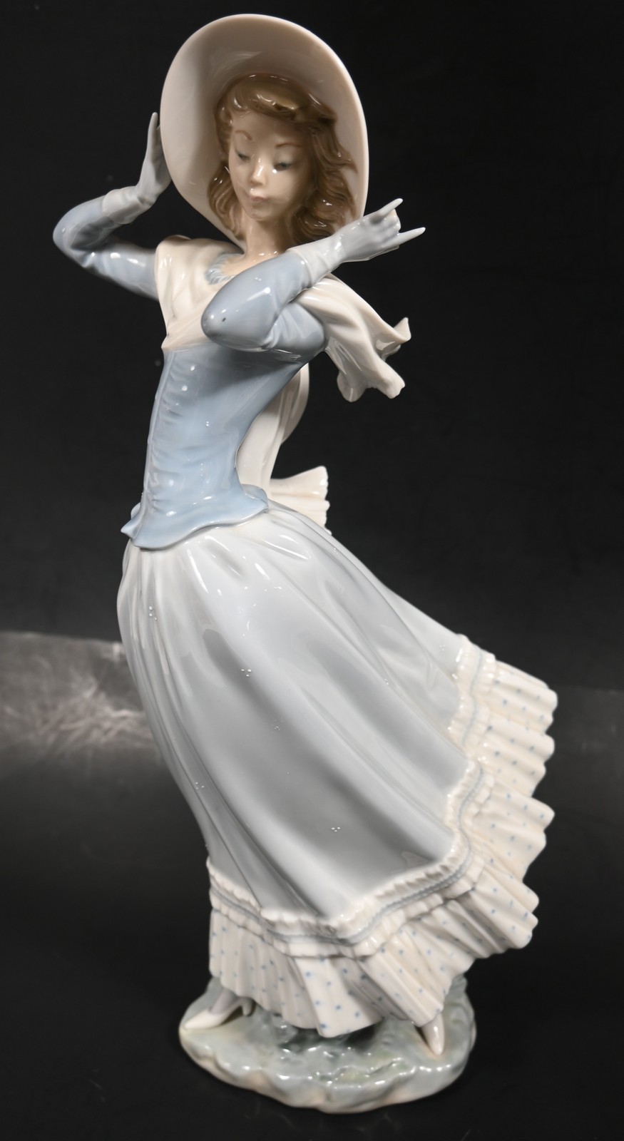 Vintage LLADRO PORCELAIN FIGURINE SPRING BREEZE #4936, #13.25\