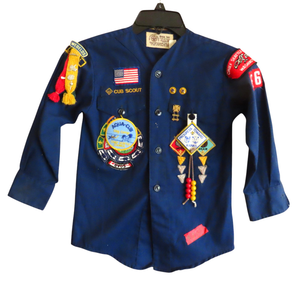 VTG BSA Boy Cub Scouts BLUE SHIRT w/PATCHES PINS ETC Seattle Washington WEBELOS