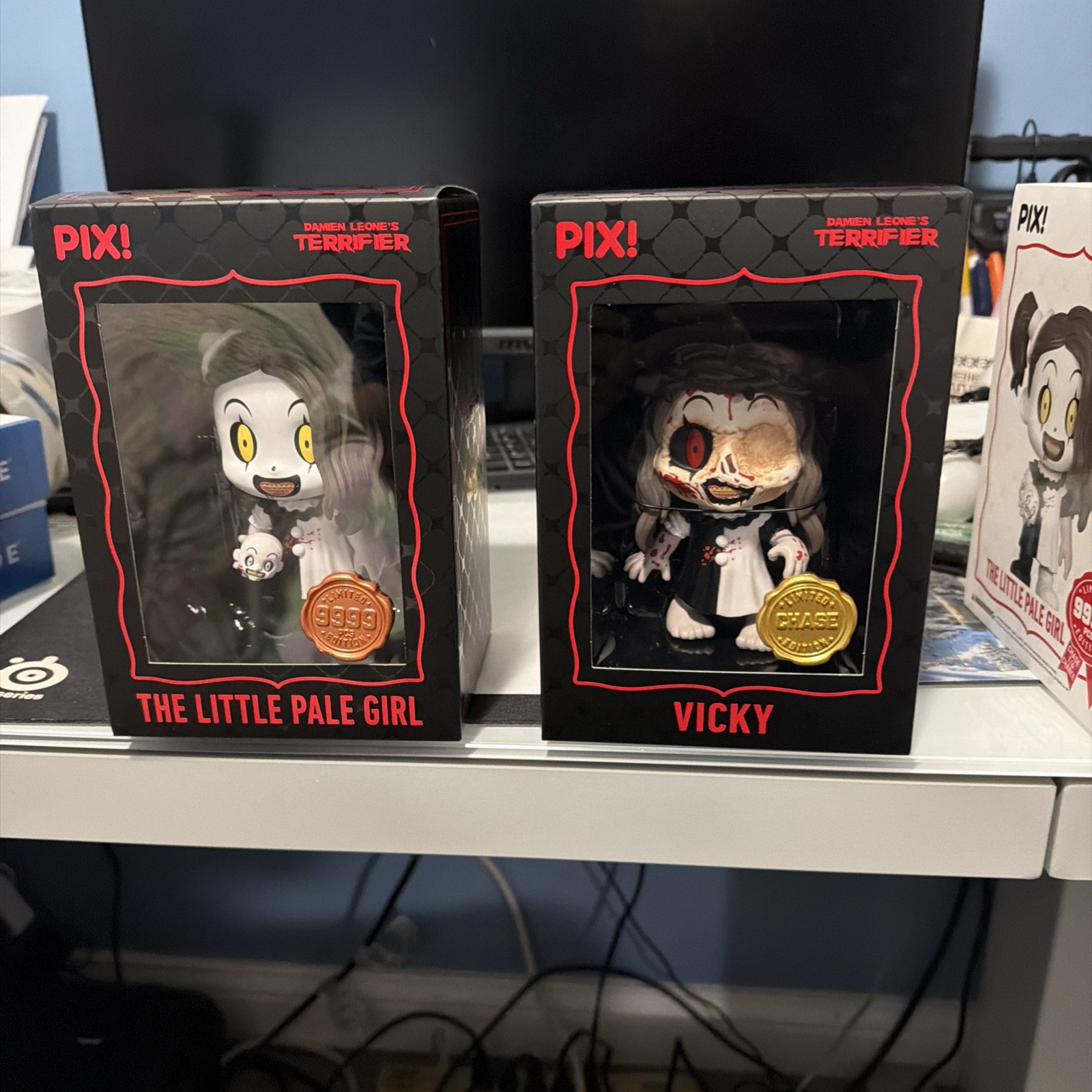 Thrilljoy PIX Terrifier Vicky Vinyl Figure Chase & pale girl set