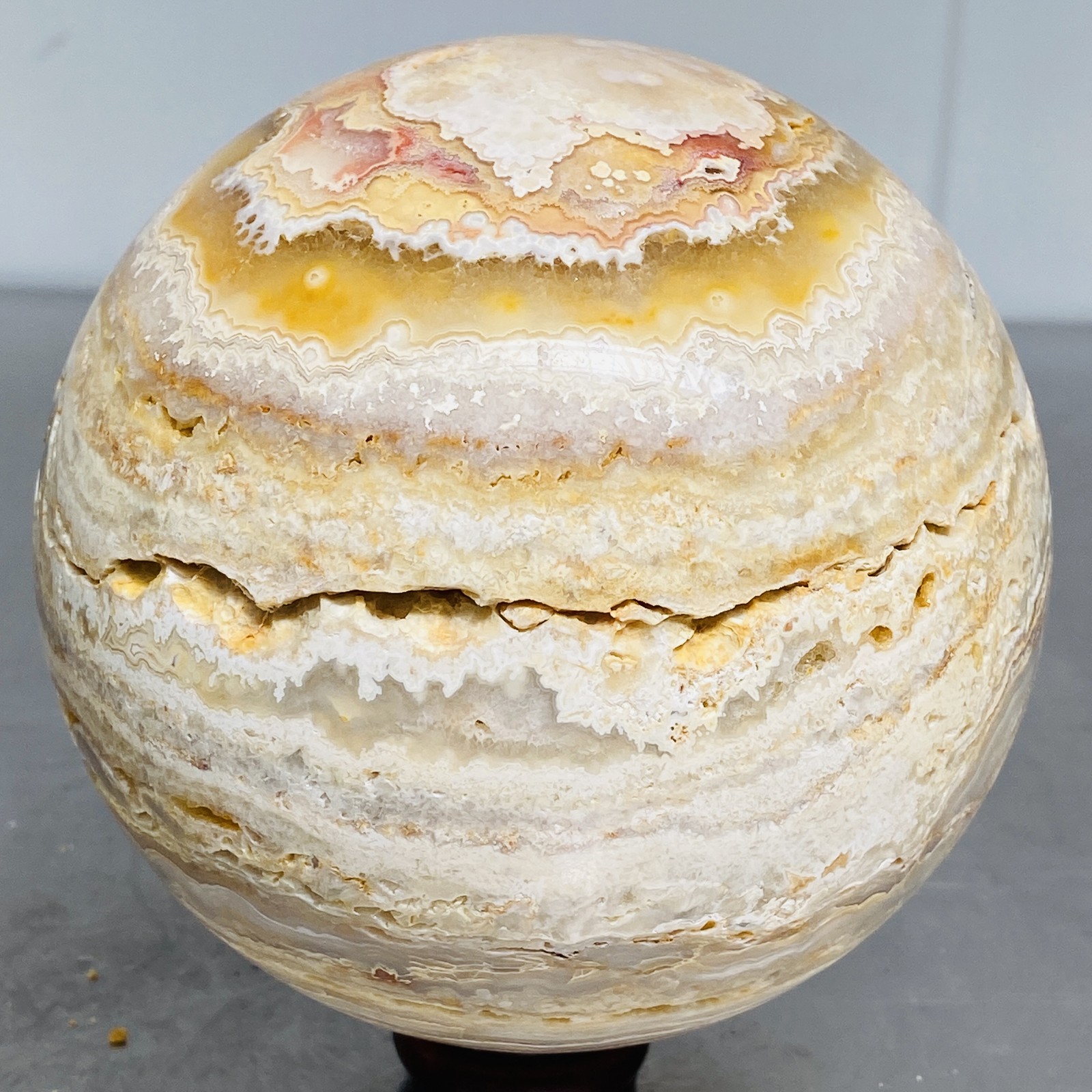 Natural thousand-layer agate crystal ball healing 2400G (5.29LB)