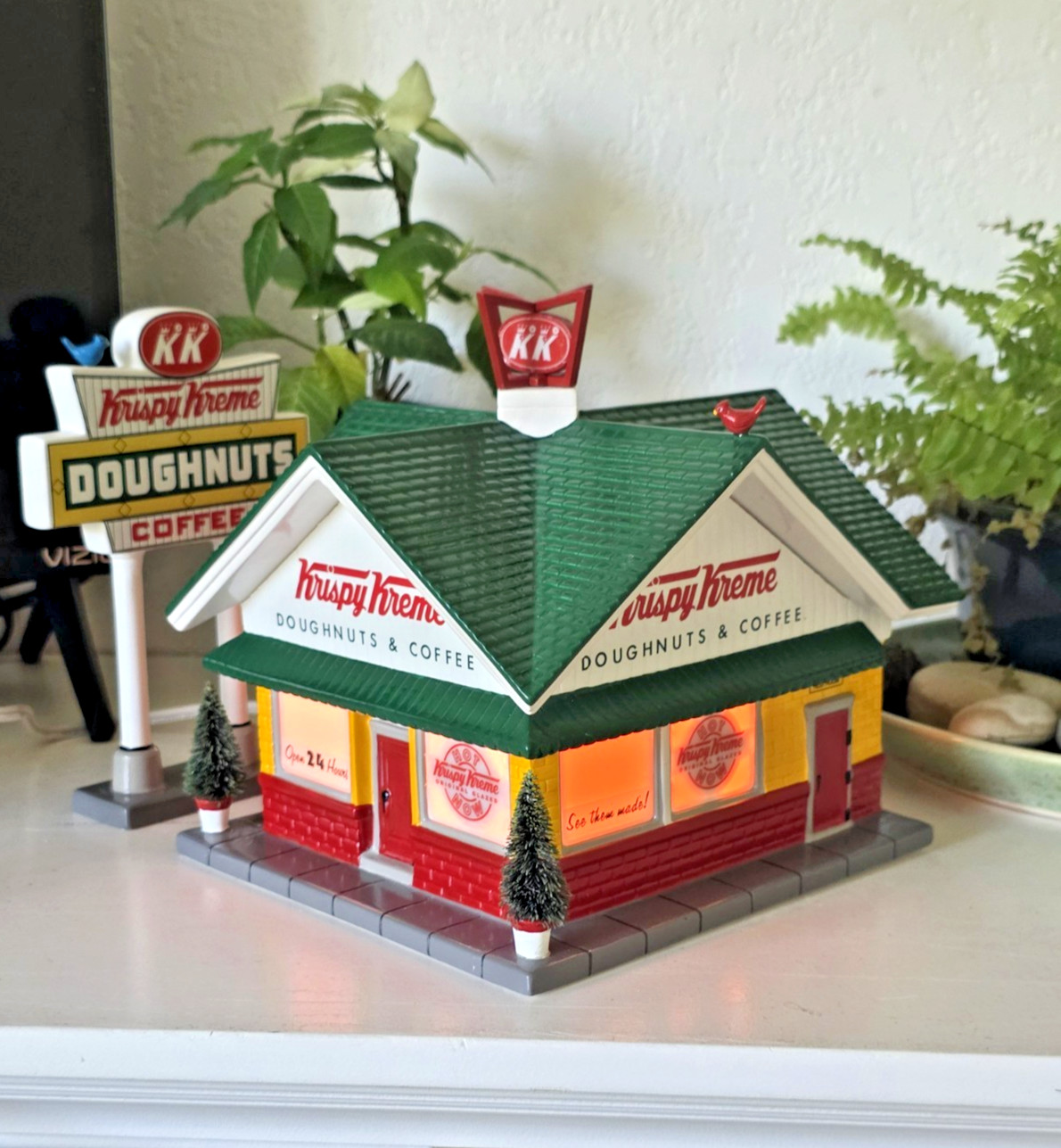 VTG Nostalgic KRISPY KREME Doughnut Shop & Sign collectable decor