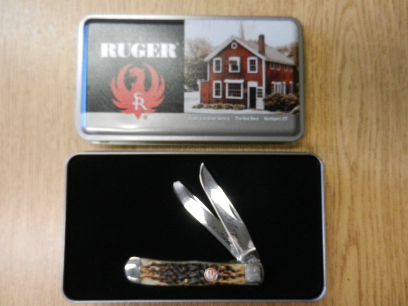 New Ruger Trapper Red Barn Gift Set 6254SS Signatures On Blade W/ Tin