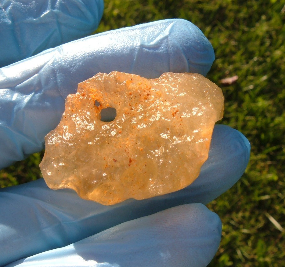Libyan Desert Glass Meteorite Tektite impact specimen( 90 crt) Natural Hole