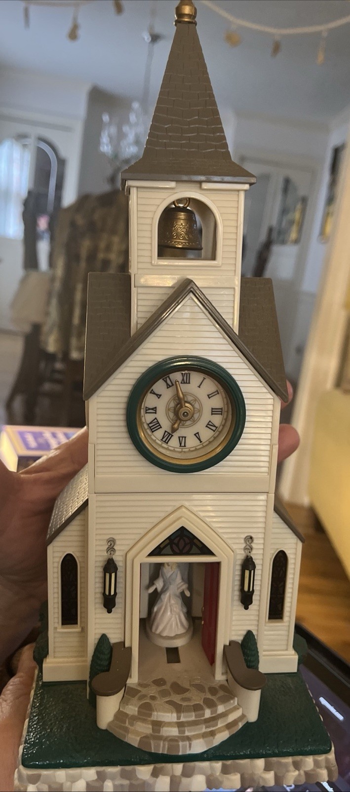 VTG Church Musical Lighted Clock Avon Gift Collection Majestic Chapel WORKS