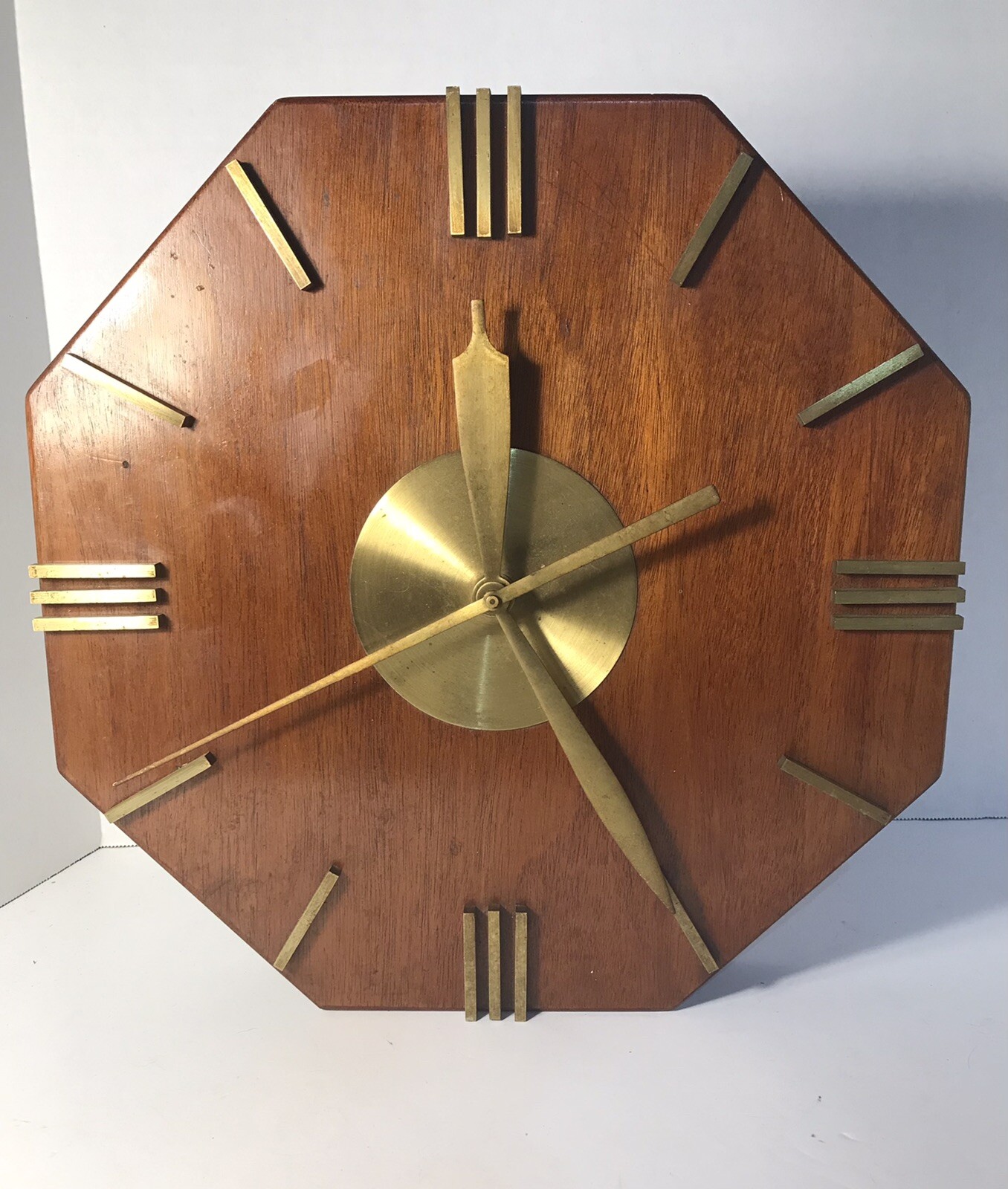 Vintage Deco Wall Clock Wood Electric LANSHIRE Self Starting Sz 13-13/16” USA