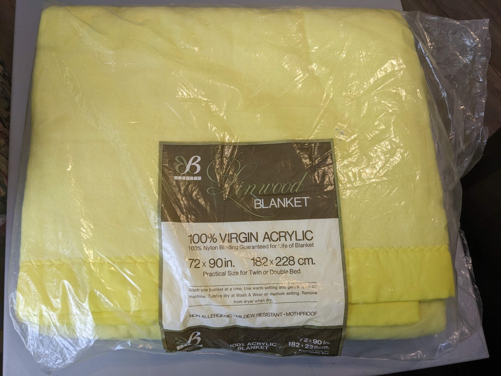 VINTAGE LINWOOD 100% VIRGIN ACRYLIC BLANKET YELLOW NEW VINTAGE LINWOOD 100% VIRGIN ACRYLIC BLANKET YELLOW NEW