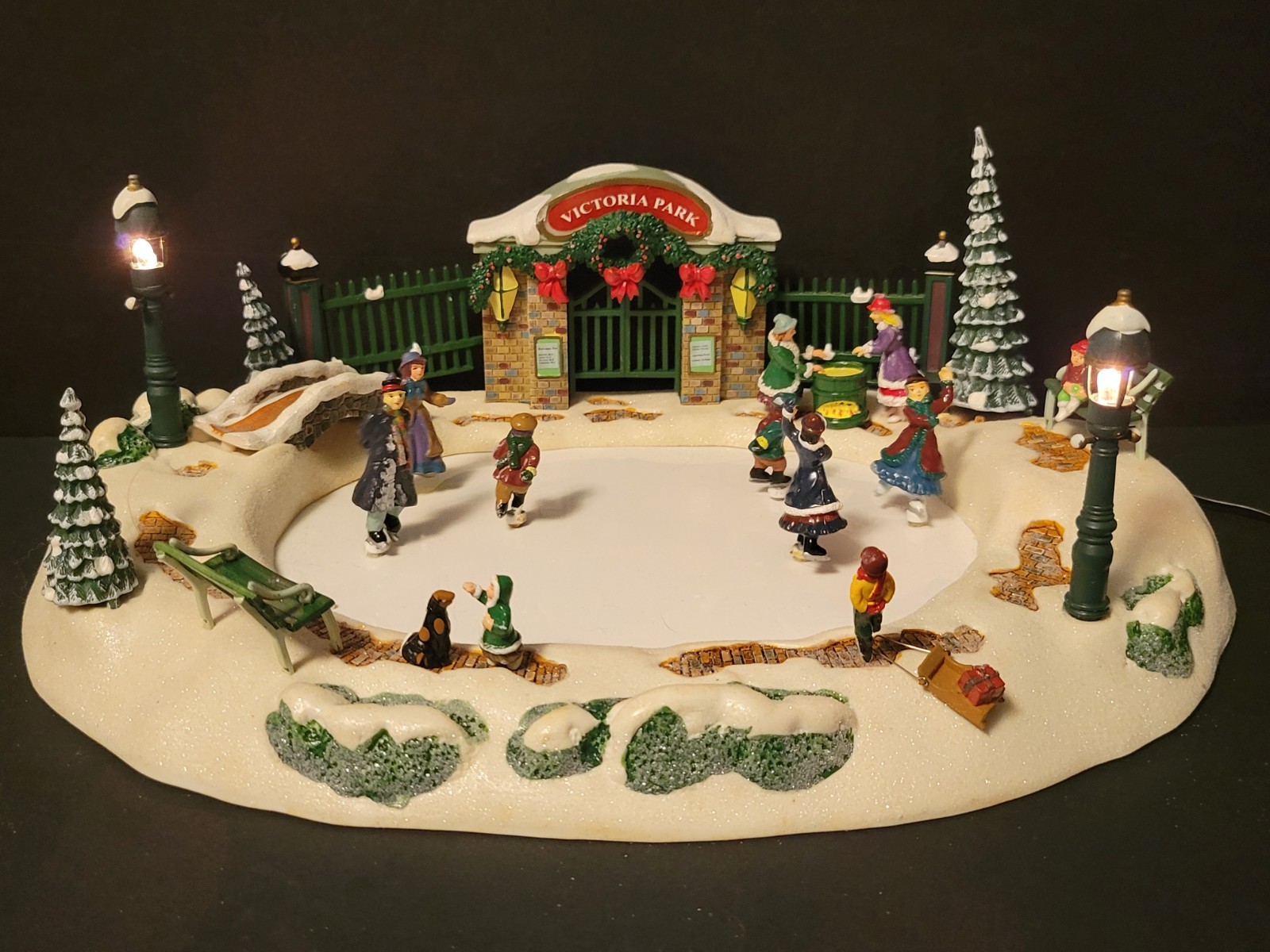 Mr. Christmas Village Town Victoria Park Skaters Musical Animated Skating Rink
