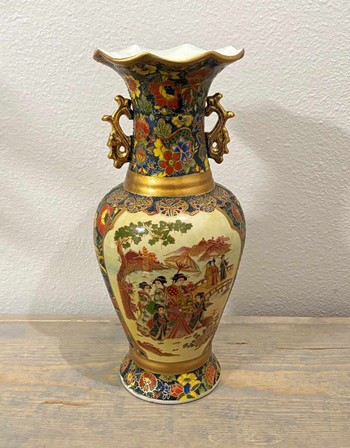 Vintage Japanese Satsuma Style Vase 13\ Vintage Japanese Satsuma Style Vase 13\