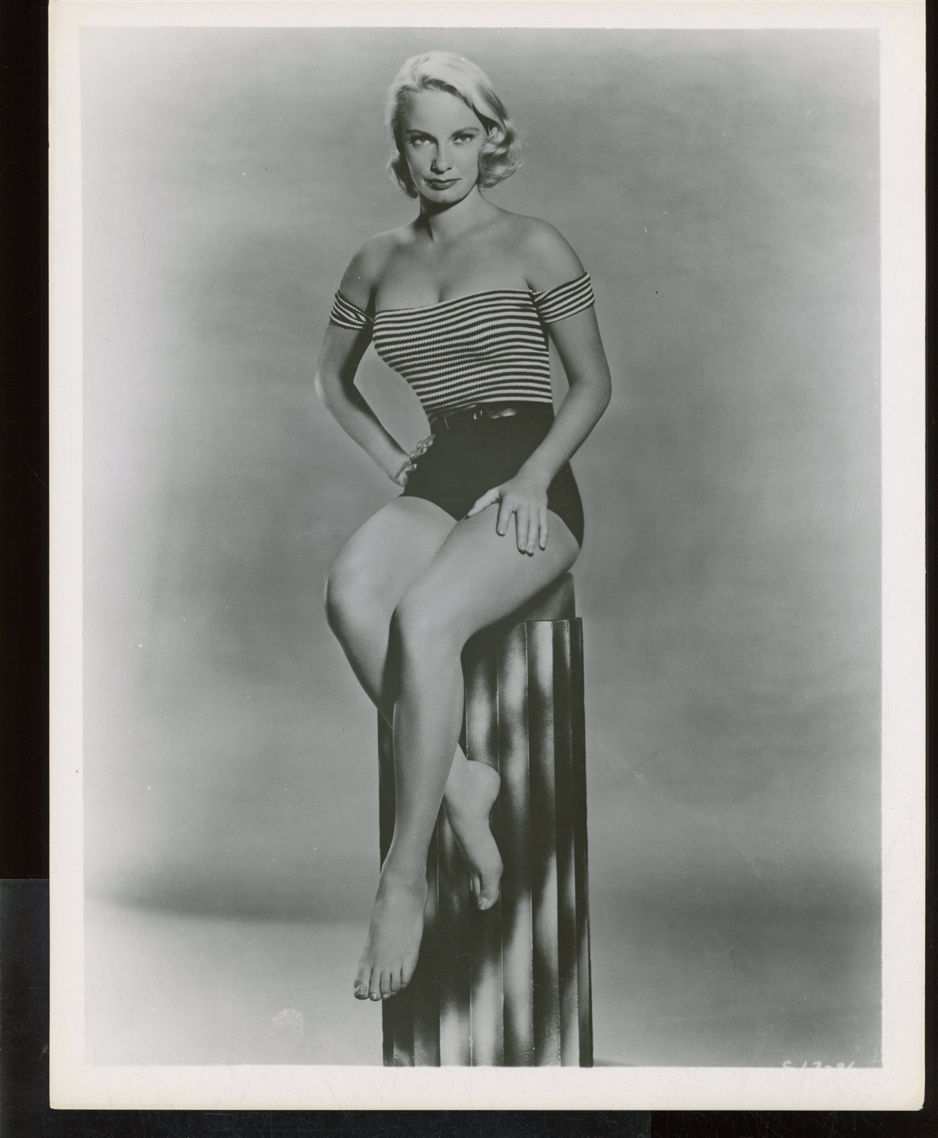 FAY SPAIN Original 1950s 8 x 10 Sexy Super Buxom Leggy Barefoot Pin-Up Photo vv