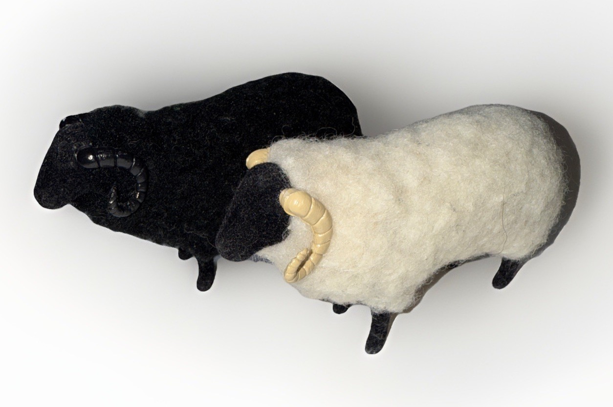 2 Vintage Woolly RAM SHEEP w/ Large Horns Flocked Faces & Feet Black White 4x3” 2 Vintage Woolly RAM SHEEP w/ Large Horns Flocked Faces & Feet Black White 4x3”