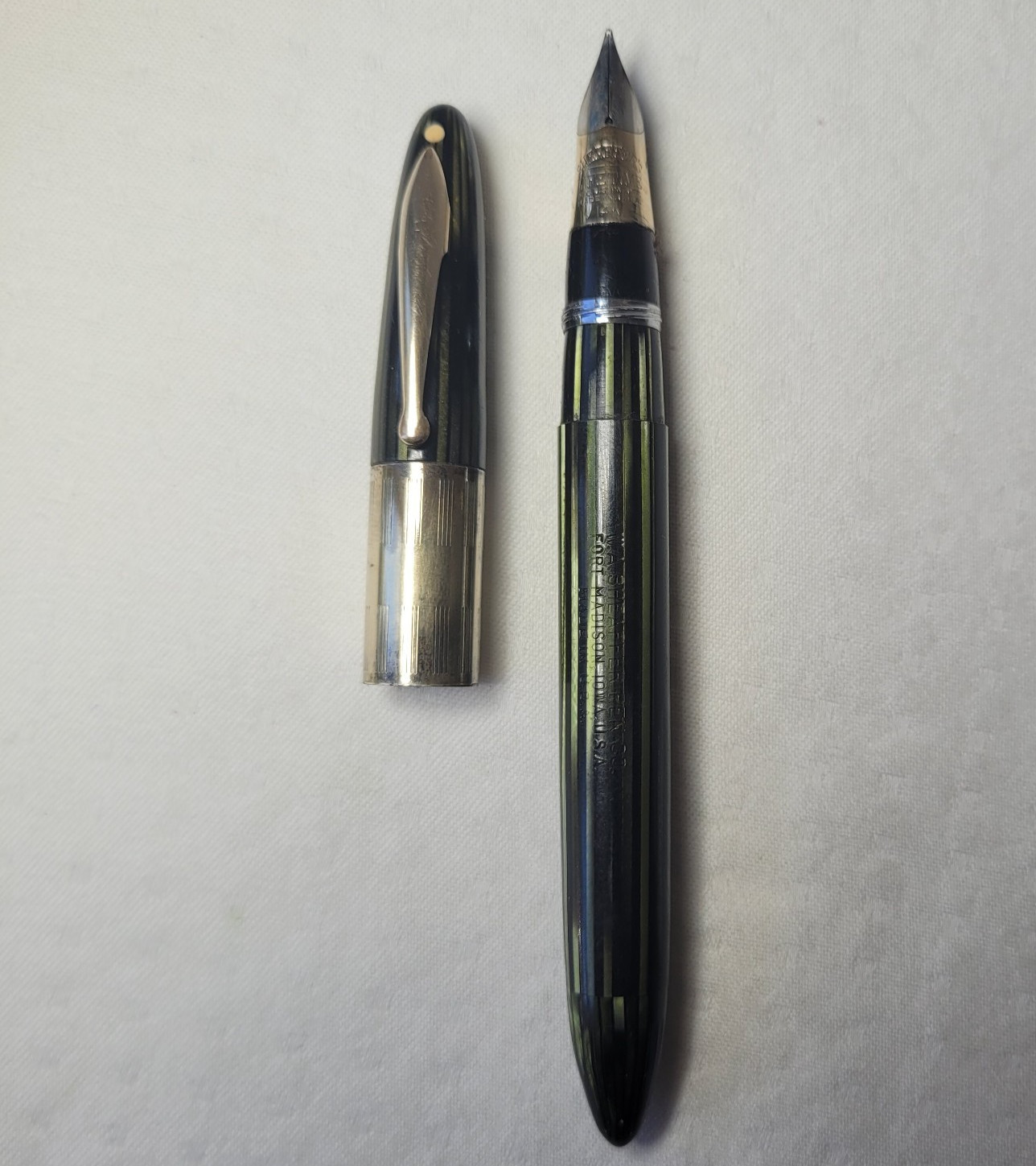 Vintage Sheaffer Triumph 14K Two Toned Nib Fountain Pen Green Striated White Dot