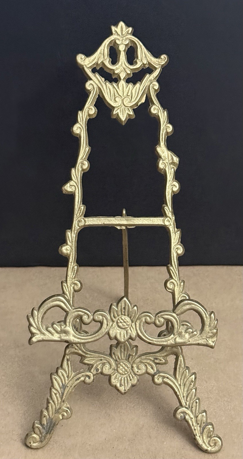 Olee Victorian Design Metal Standing Tabletop Easel Photo Picture Holder Stand
