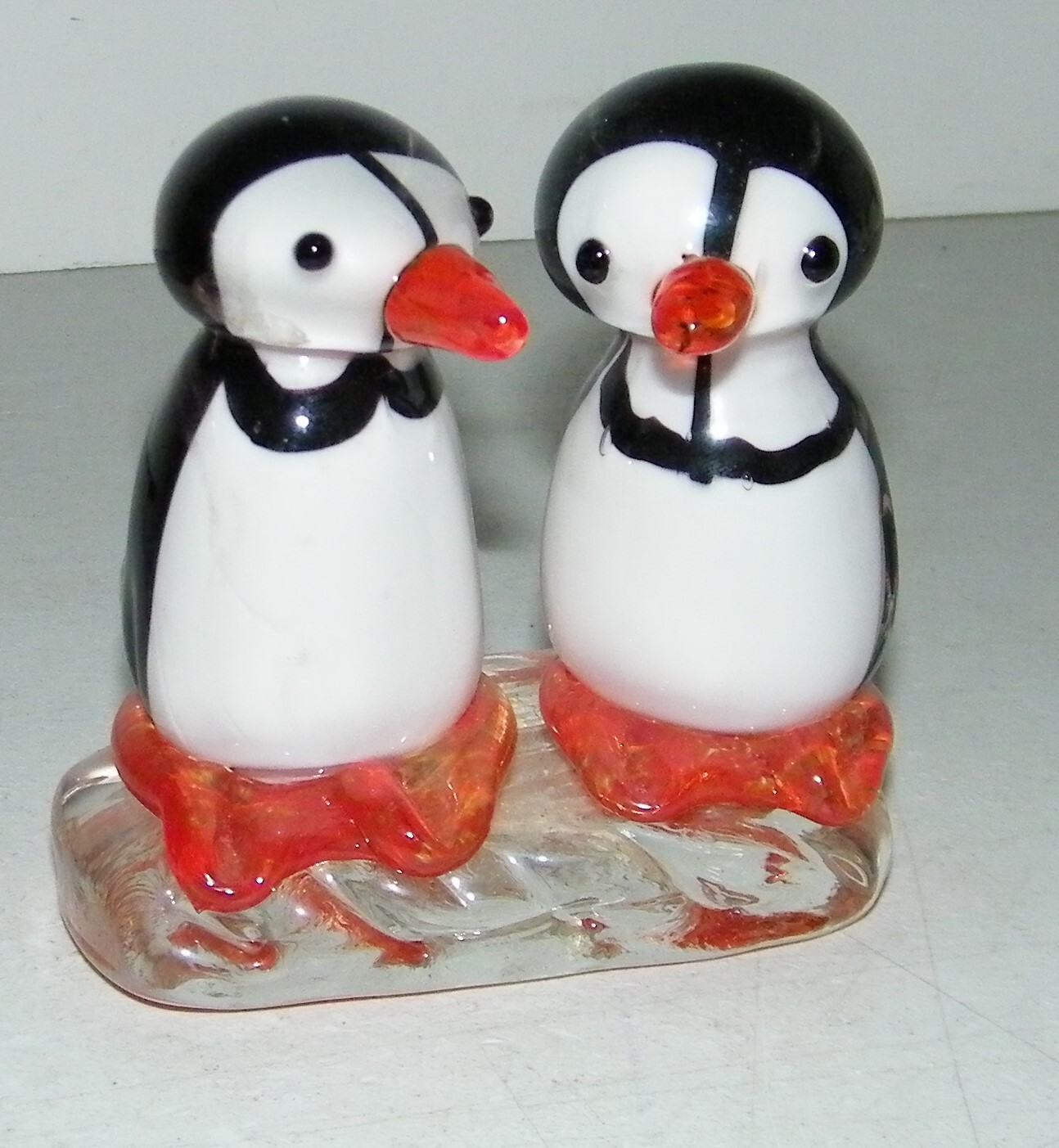Penguin Pair Duo Figurine Glass Art Desk Paperweight 4