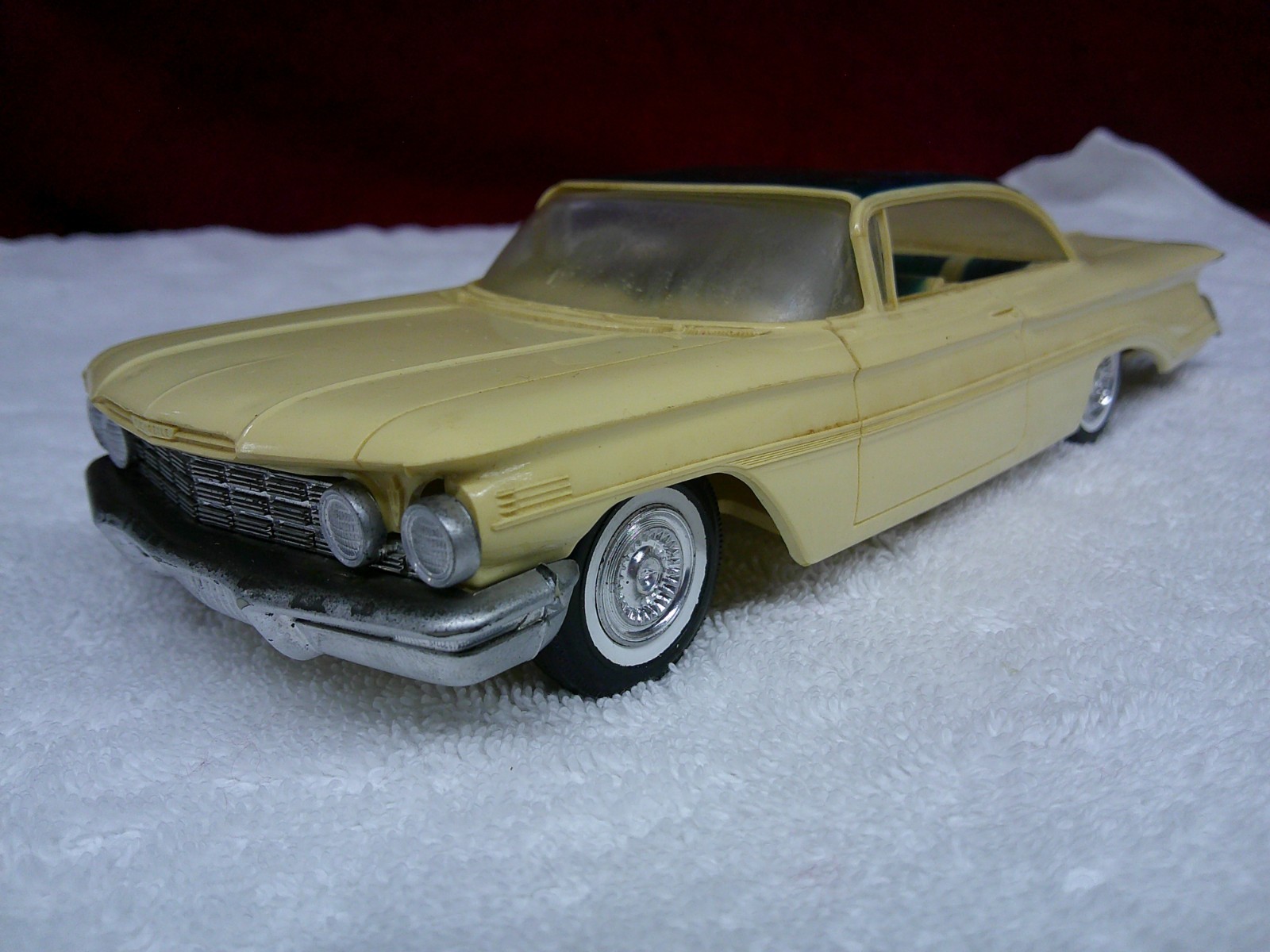 1960 OLDSMOBILE 98 2 DOOR HARD TOP 1/25 MODEL CAR SALES PROMO Johan Models 1960 OLDSMOBILE 98 2 DOOR HARD TOP 1/25 MODEL CAR SALES PROMO Johan Models