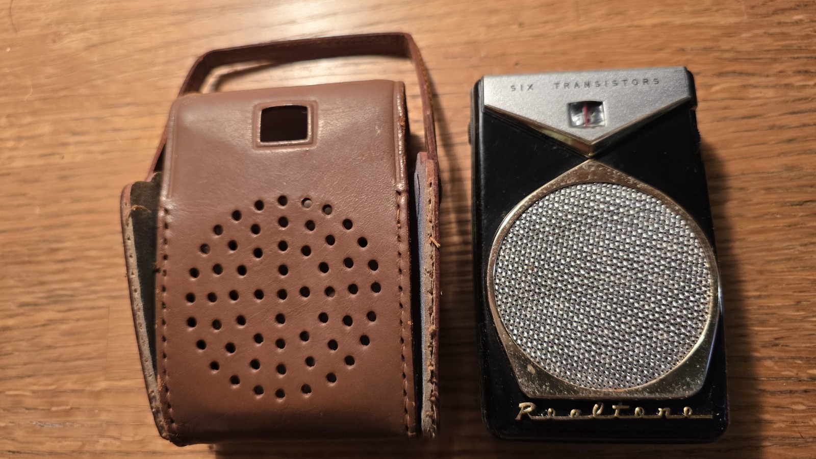 Vintage Realtone Electra TR-801 Transistor Radio w/case