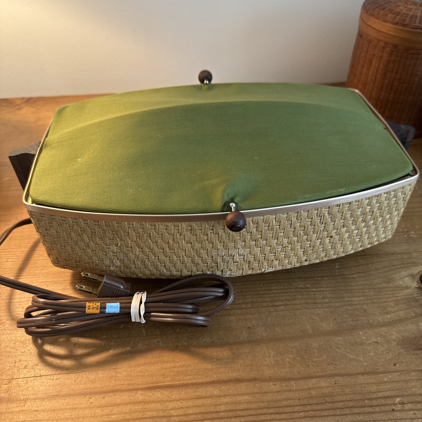 Vintage 1960s Cosmopolitan Salton WB-2 Automatic Bun Warmer Avocado Green