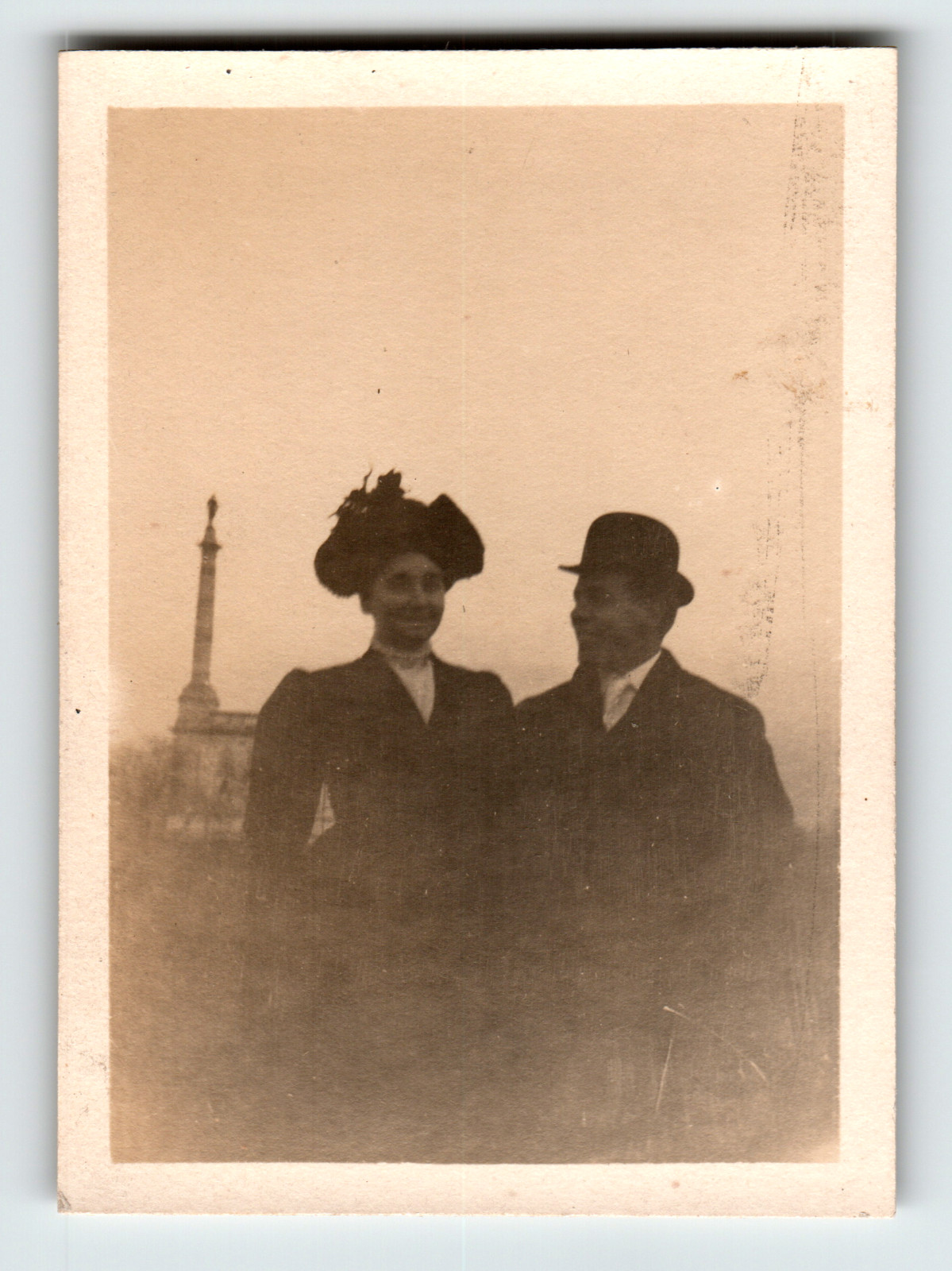 Photo Well Dressed Couple Man In Bowler Hat Woman In Large Bonnet Antique 1910s
