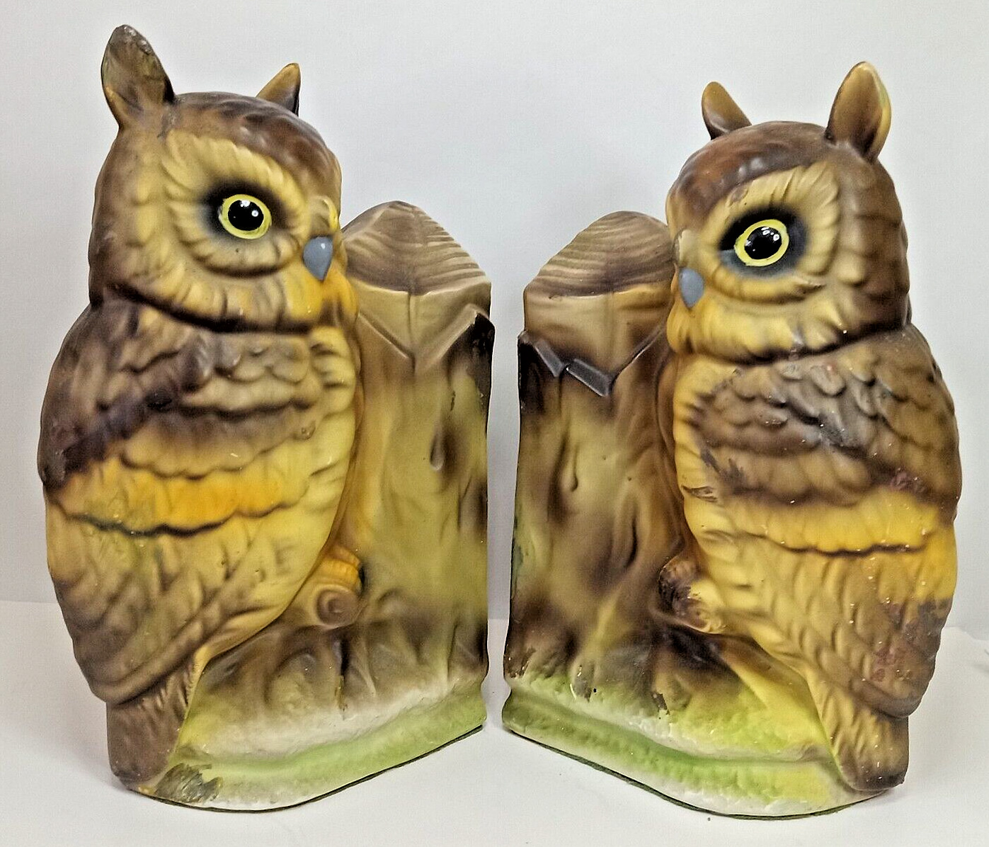 Vintage Pair Of Ceramic Horned Night Owl Bookends On Tree Stump 1980s 7” tall