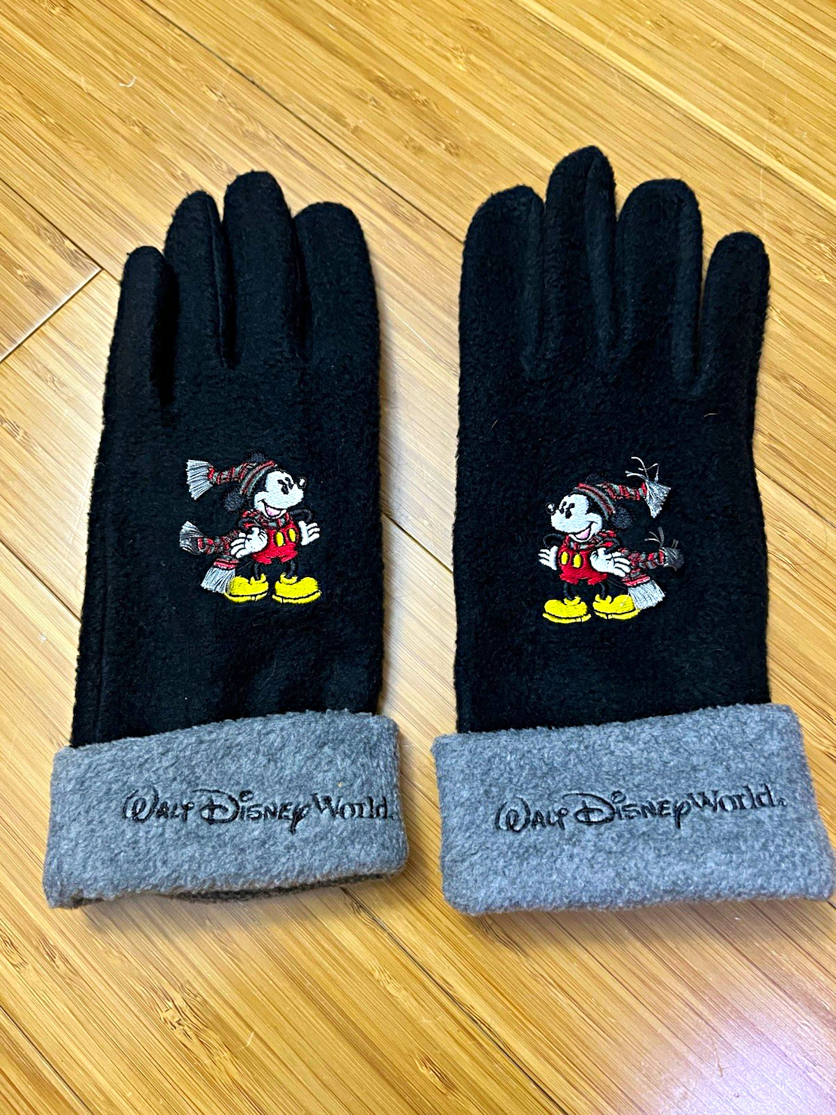Disney Walt Disney World Mickey Mouse Fleece Gloves Adult Black/Gray