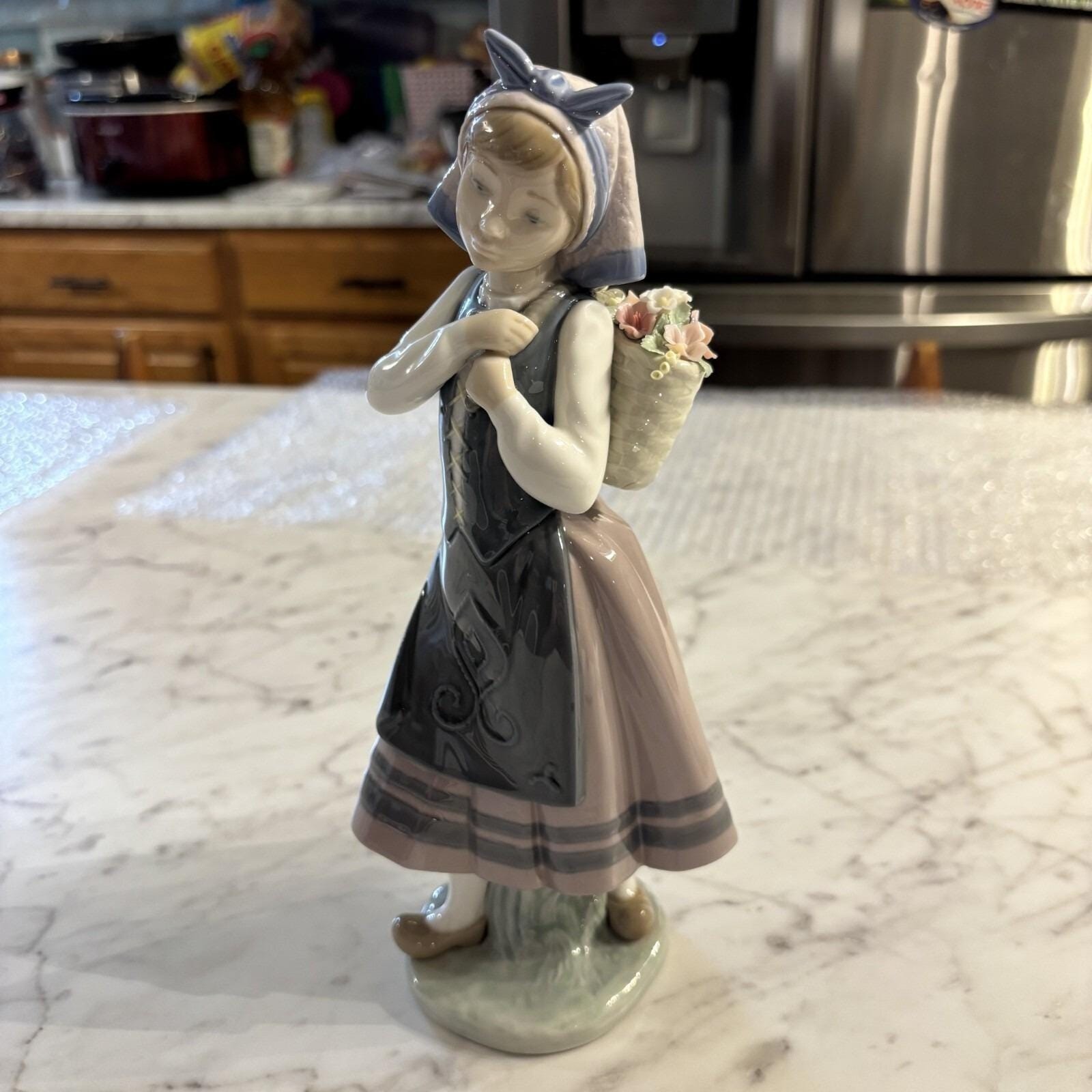 Lladro Nature\'s Bounty #1417 Girl w/ Flower Basket 1983  Figure Only Excellent
