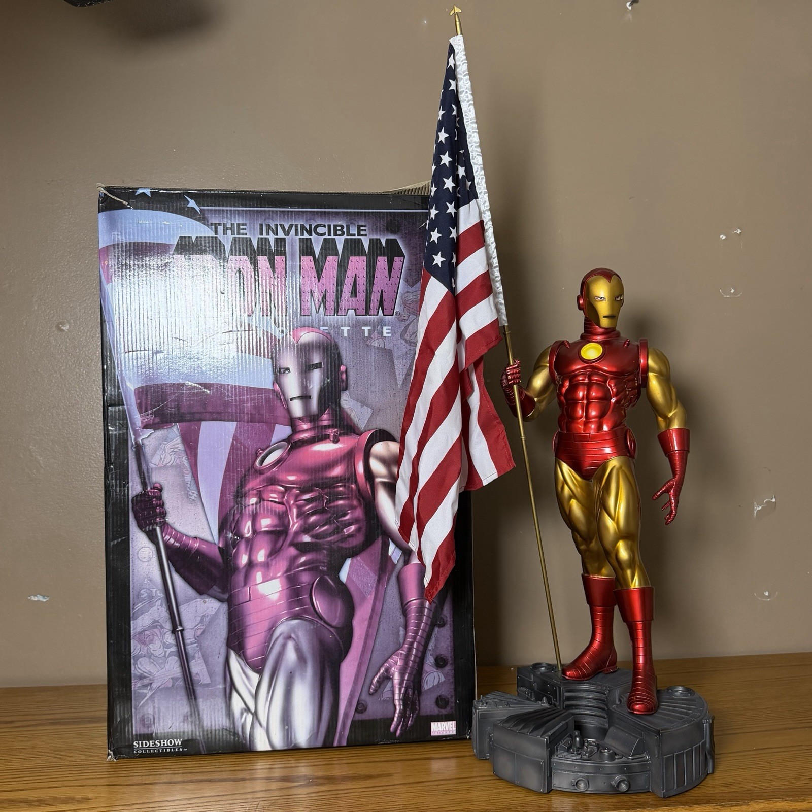 SIDESHOW MARVEL THE INVINCIBLE IRON MAN COMIQUETTE STATUE NEW SEALED U.S (B)