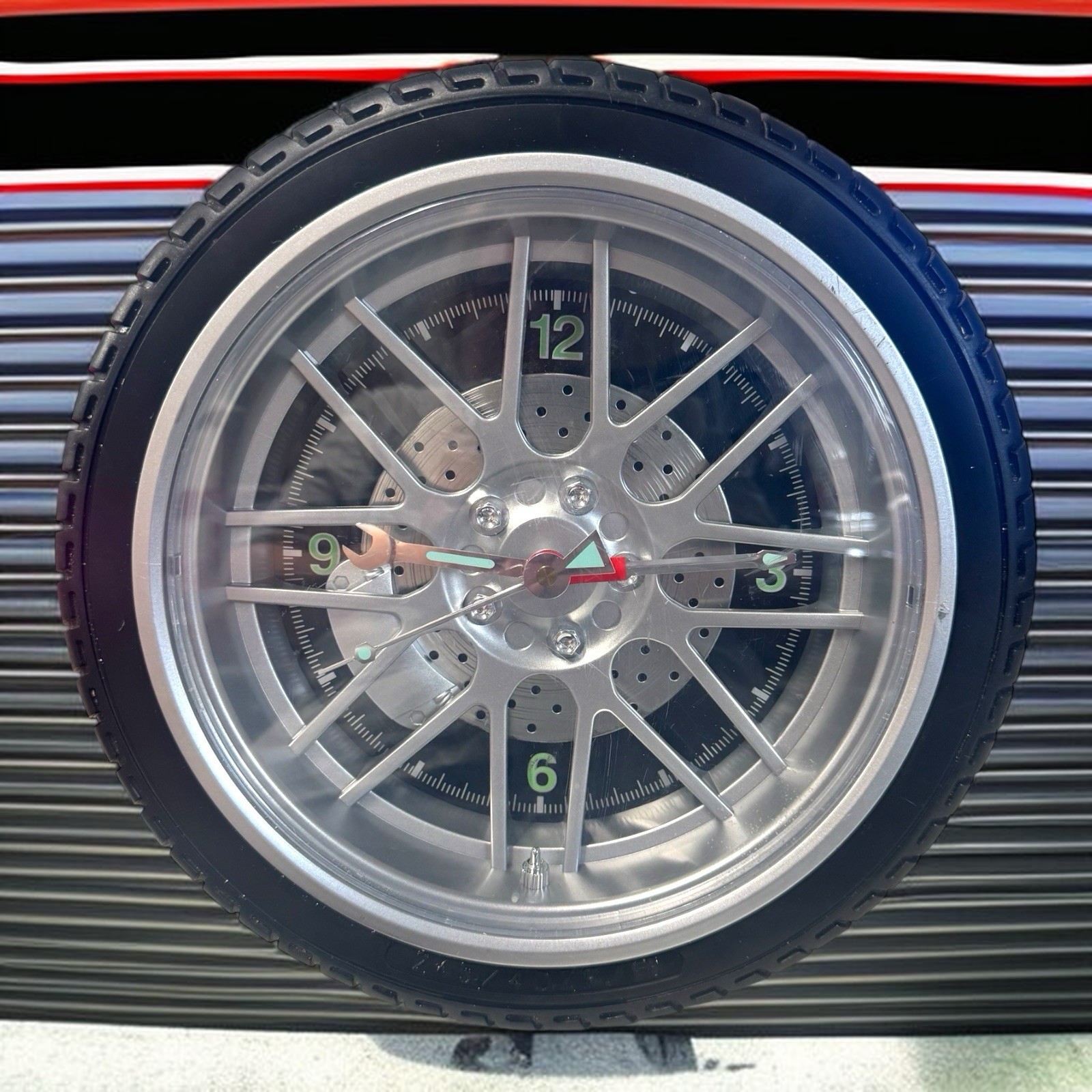 Car Tire Analog Wall Clock Rim Wheel Tool Hands with Tread Frame Garage See Pics