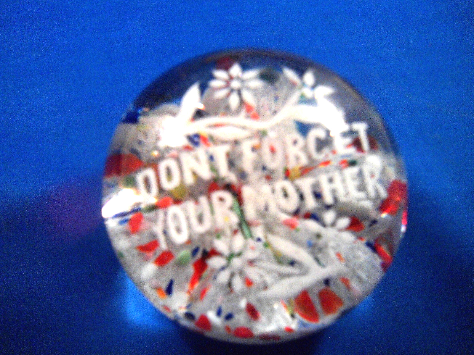 *VINTAGE  1940's  GLASS PAPERWEIGHT 