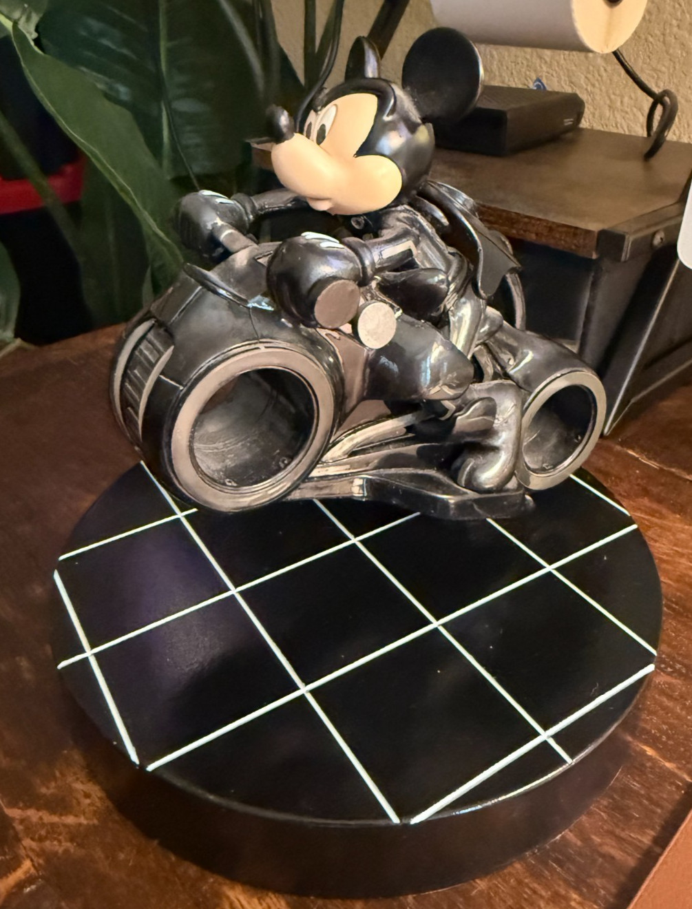 Very Rare Disney Mickey Mouse TRON Shanghai L.E. Disneyland Sold Out 1st Hour
