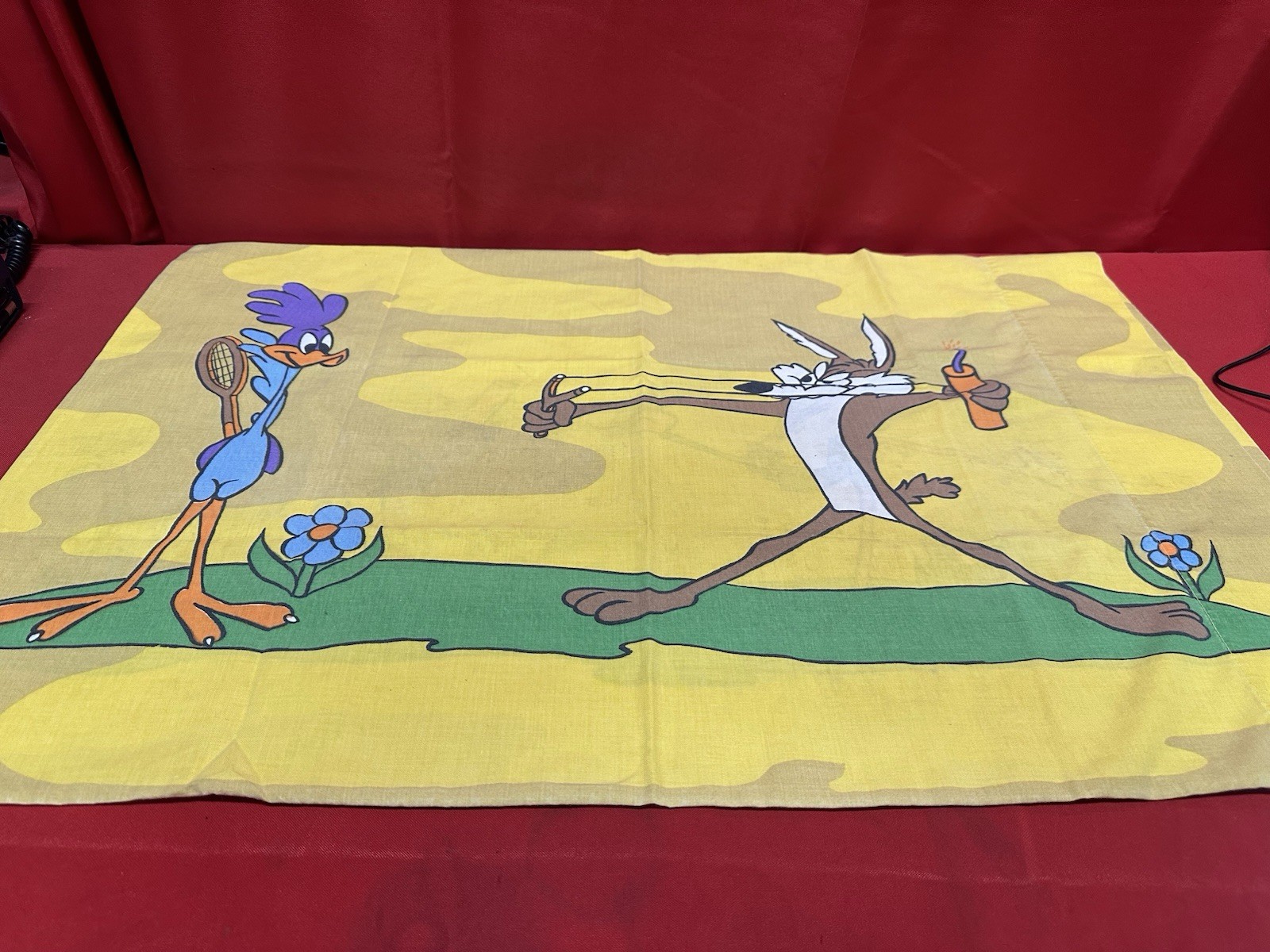Vintage Warner Bros Road Runner Wile E Coyote Pillowcase Yellow Standard Vintage Warner Bros Road Runner Wile E Coyote Pillowcase Yellow Standard