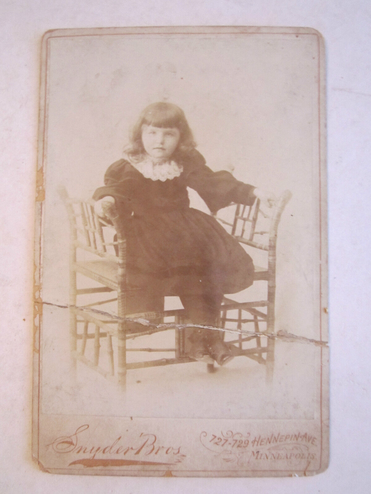 VINTAGE CABINET PHOTO - 1800'S- GIRL PHOTO - SYNDER BROS PHOTOGRAPHER -TUB MM