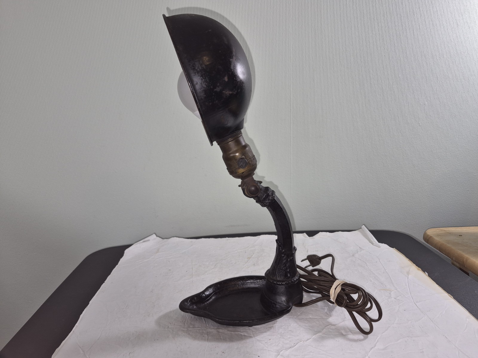 Authentic 1920\'s-1940\'s Cast Iron Tray/Neck/Shade Desktop Lamp Authentic 1920\'s-1940\'s Cast Iron Tray/Neck/Shade Desktop Lamp