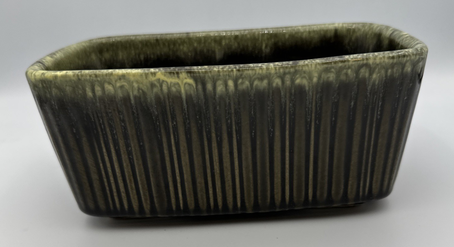 Vintage Hull USA Pottery Green Glazed Planter F467  -- 7\