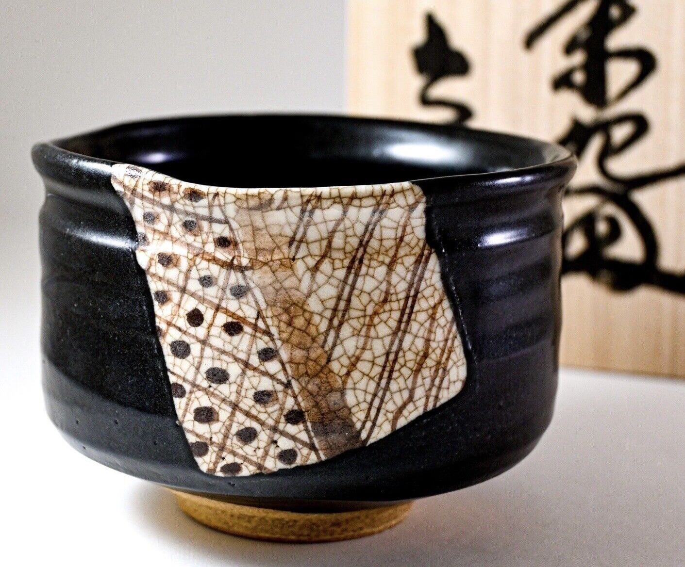 Japanese Matcha Chawan Tea Bowl Black Oribe Brawn Crackle Rokubei Seto Akazuware