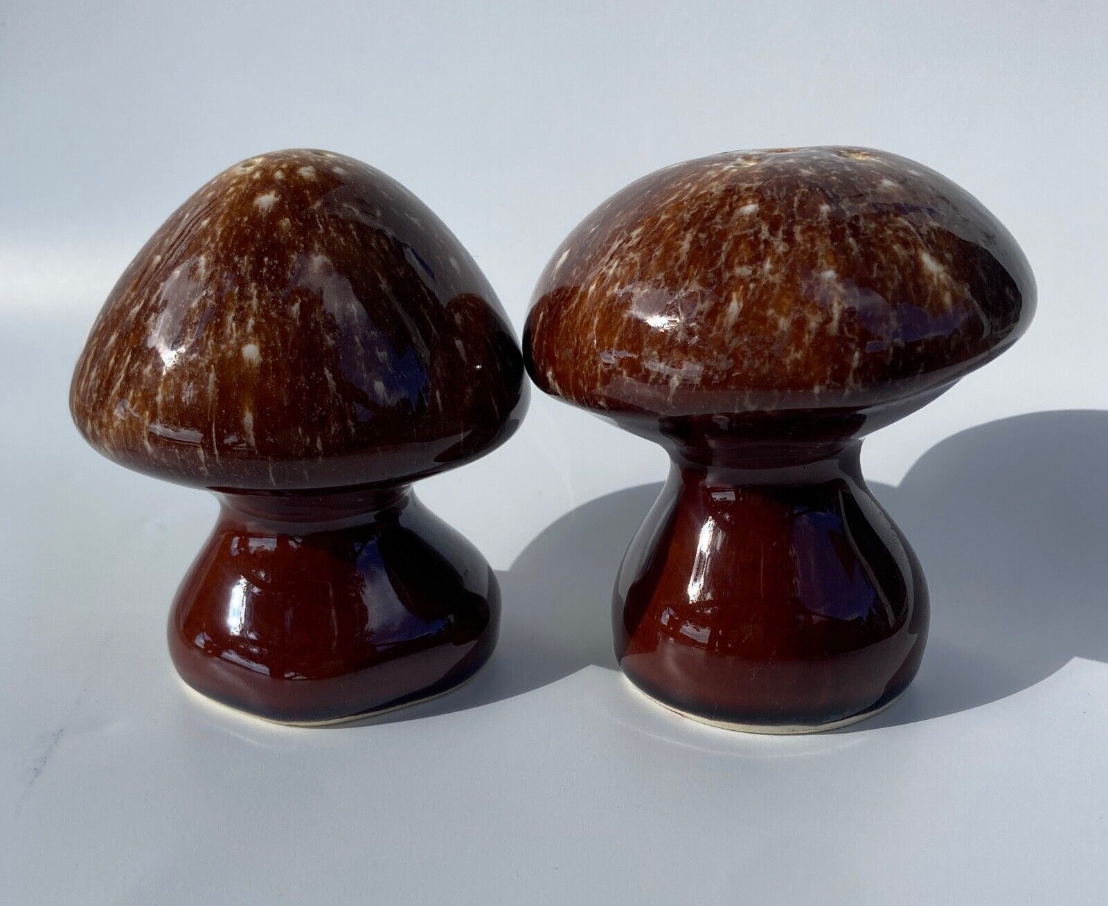 Vintage Hull Pottery USA brown drip glaze mushroom salt & pepper shakers 3.75\